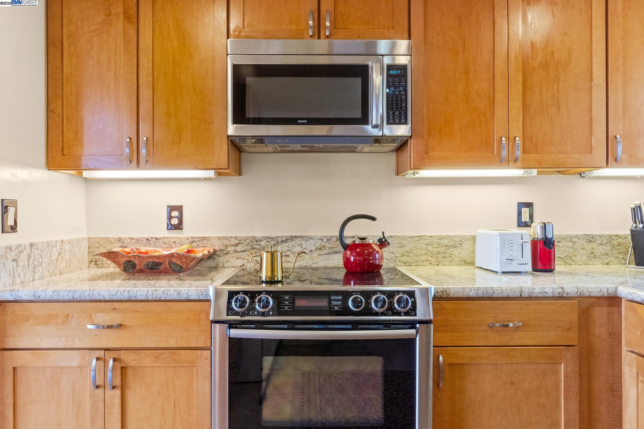 Detail Gallery Image 16 of 39 For 35 Leonard Ct, Alameda,  CA 94502 - 2 Beds | 2/1 Baths