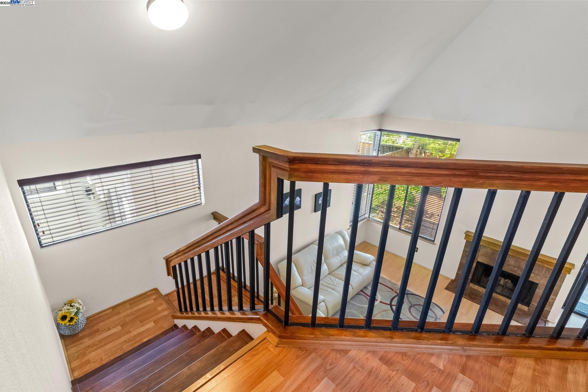 Detail Gallery Image 19 of 39 For 35 Leonard Ct, Alameda,  CA 94502 - 2 Beds | 2/1 Baths