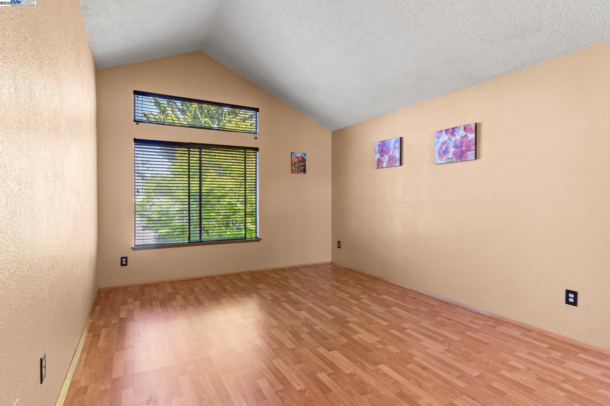 Detail Gallery Image 20 of 39 For 35 Leonard Ct, Alameda,  CA 94502 - 2 Beds | 2/1 Baths