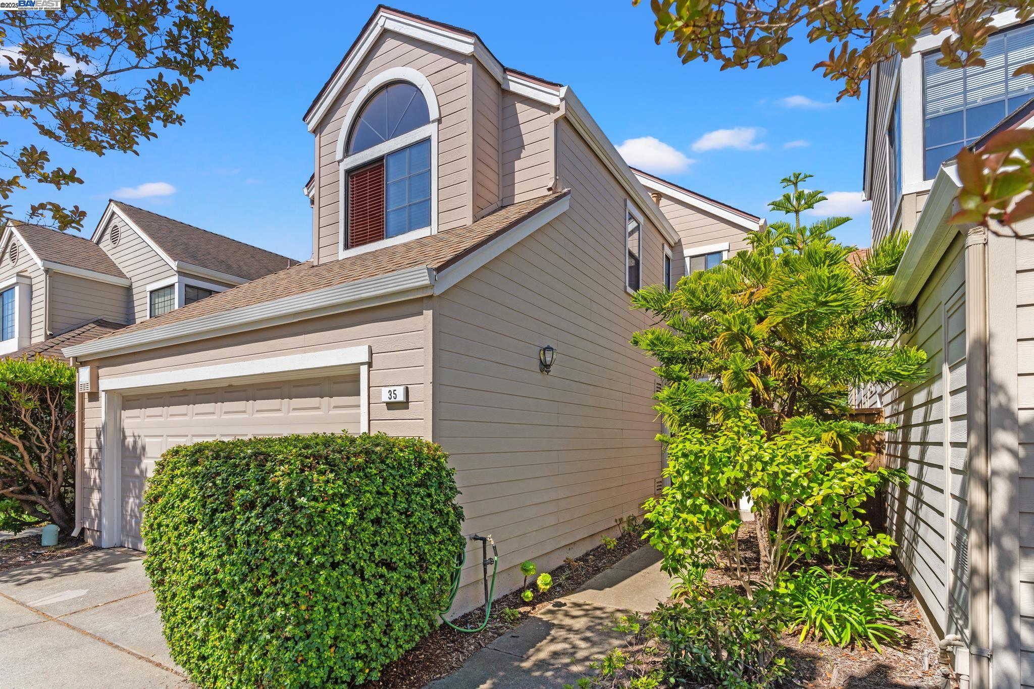 Detail Gallery Image 3 of 39 For 35 Leonard Ct, Alameda,  CA 94502 - 2 Beds | 2/1 Baths