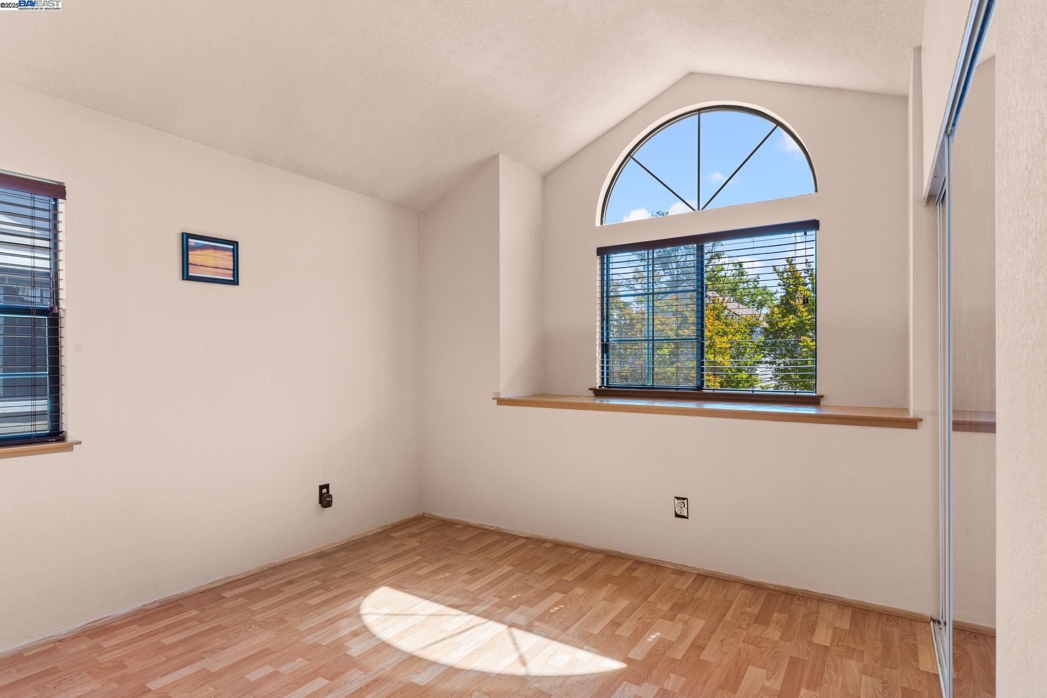 Detail Gallery Image 26 of 39 For 35 Leonard Ct, Alameda,  CA 94502 - 2 Beds | 2/1 Baths