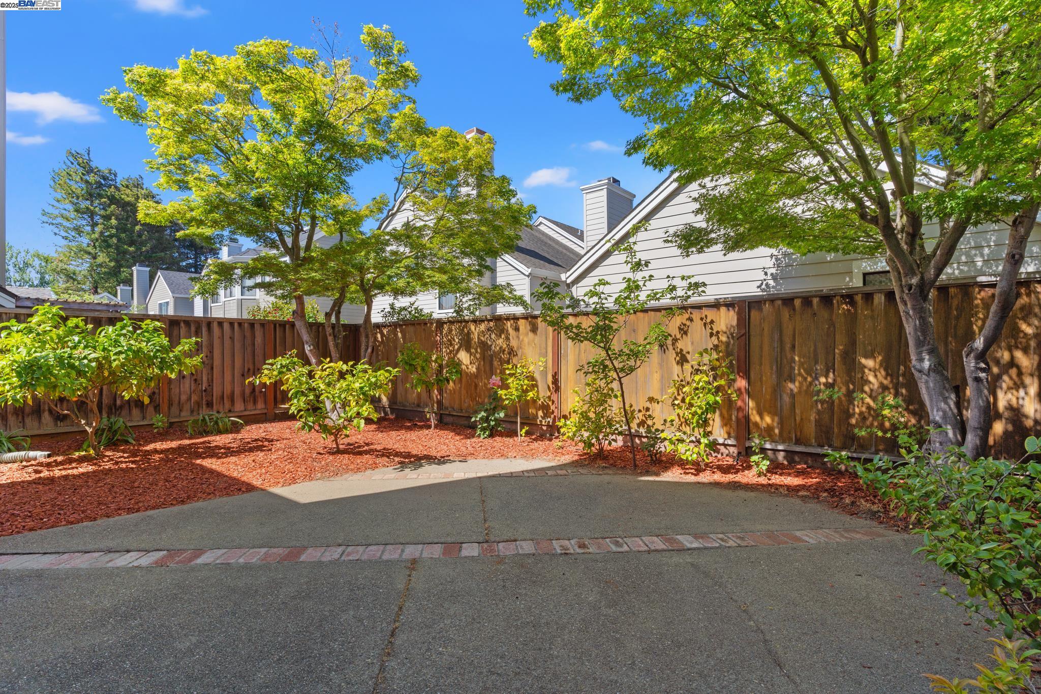 Detail Gallery Image 31 of 39 For 35 Leonard Ct, Alameda,  CA 94502 - 2 Beds | 2/1 Baths