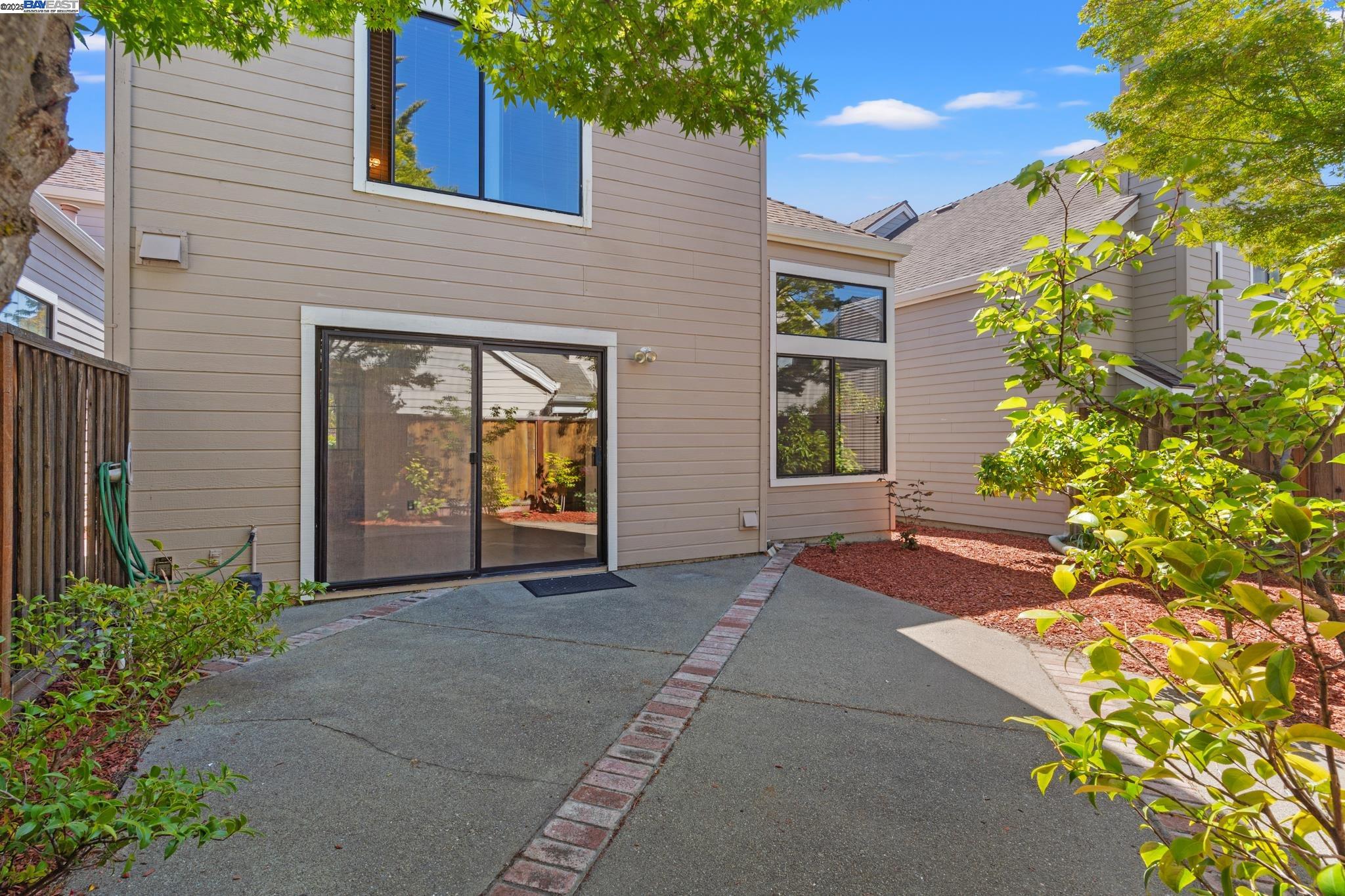 Detail Gallery Image 32 of 39 For 35 Leonard Ct, Alameda,  CA 94502 - 2 Beds | 2/1 Baths