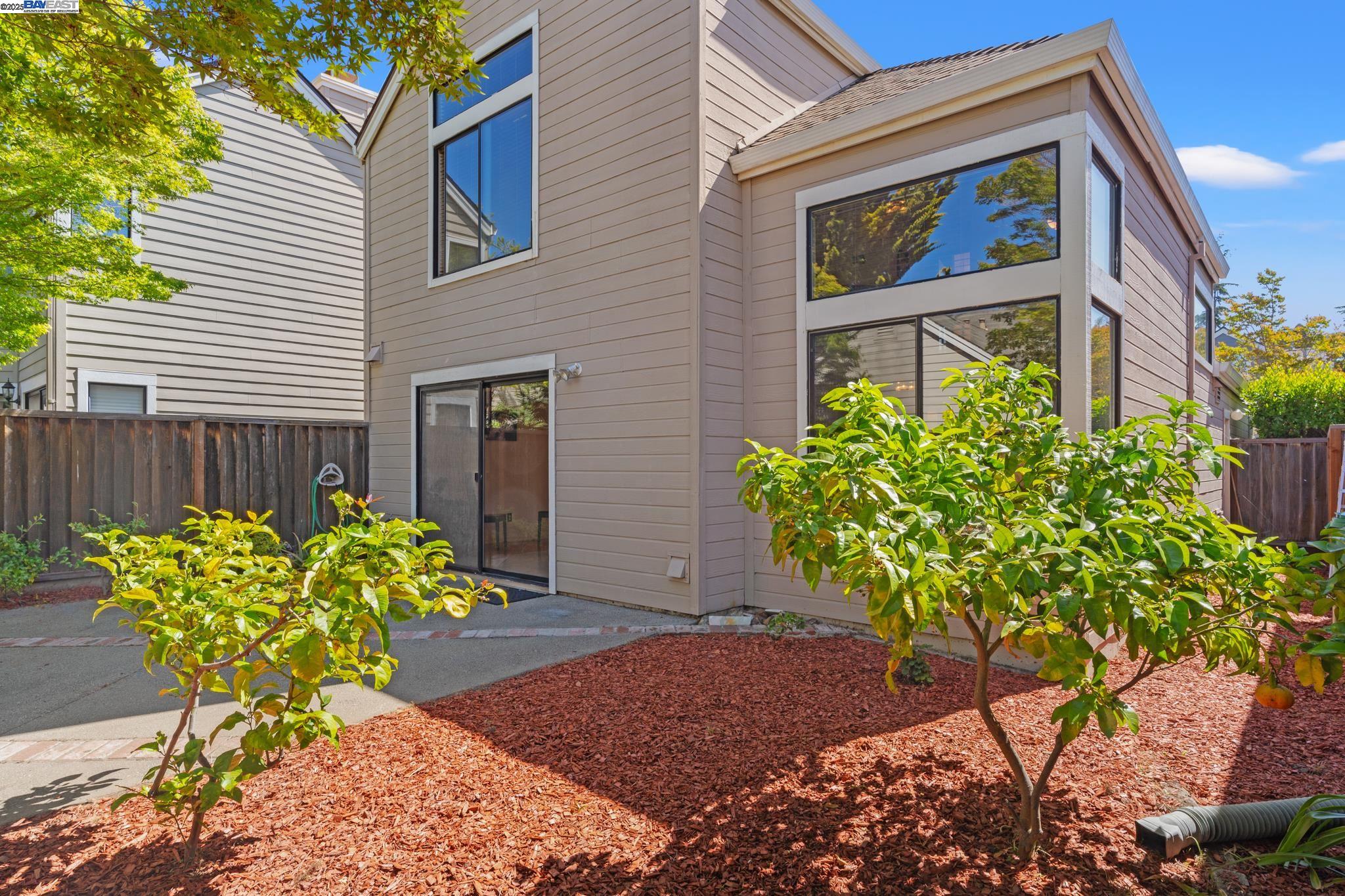 Detail Gallery Image 33 of 39 For 35 Leonard Ct, Alameda,  CA 94502 - 2 Beds | 2/1 Baths