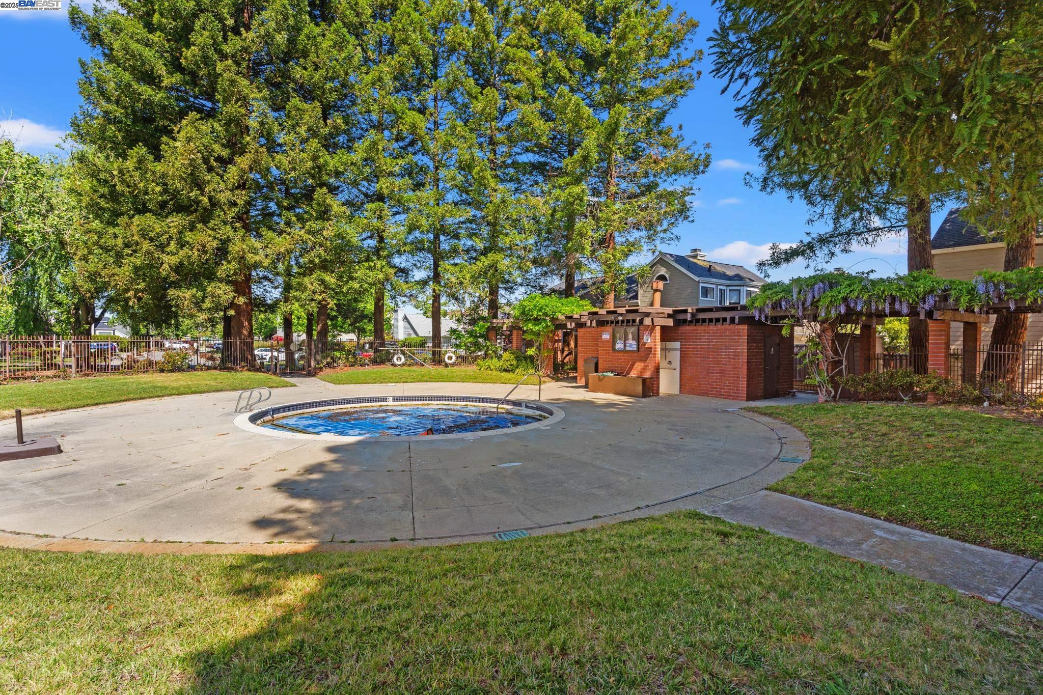 Detail Gallery Image 36 of 39 For 35 Leonard Ct, Alameda,  CA 94502 - 2 Beds | 2/1 Baths