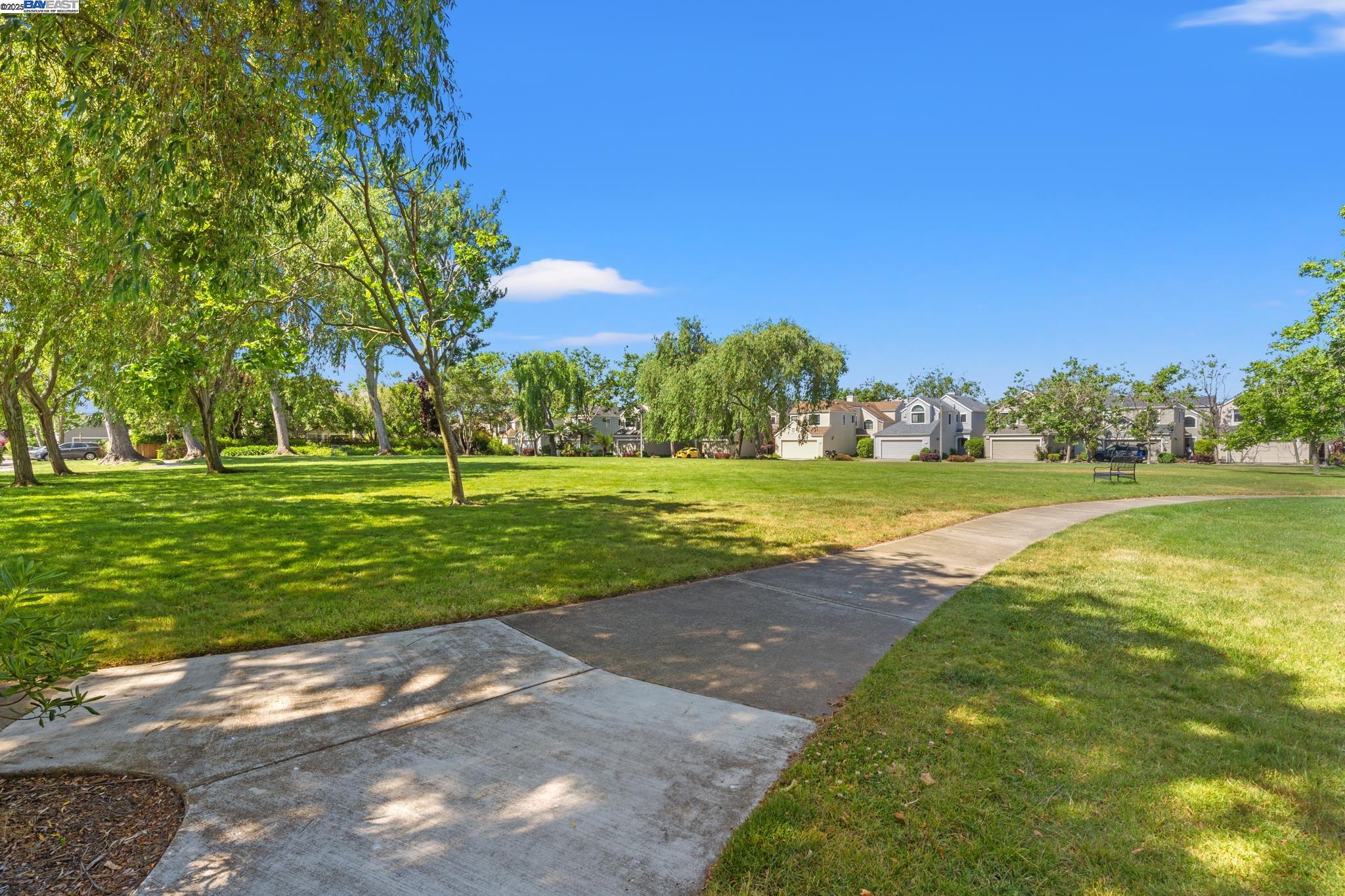 Detail Gallery Image 38 of 39 For 35 Leonard Ct, Alameda,  CA 94502 - 2 Beds | 2/1 Baths