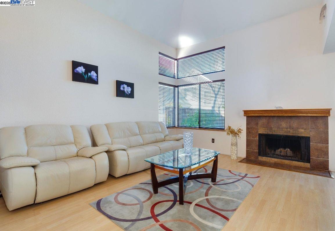 Detail Gallery Image 7 of 39 For 35 Leonard Ct, Alameda,  CA 94502 - 2 Beds | 2/1 Baths