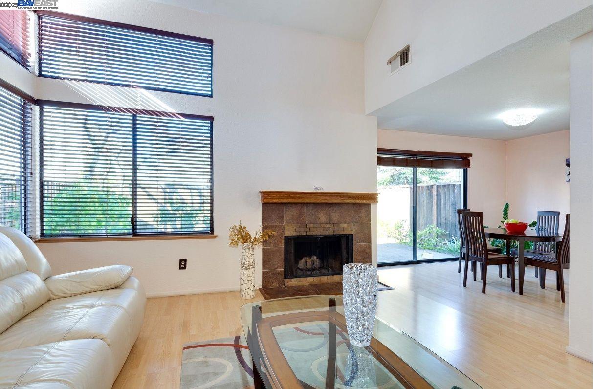 Detail Gallery Image 8 of 39 For 35 Leonard Ct, Alameda,  CA 94502 - 2 Beds | 2/1 Baths