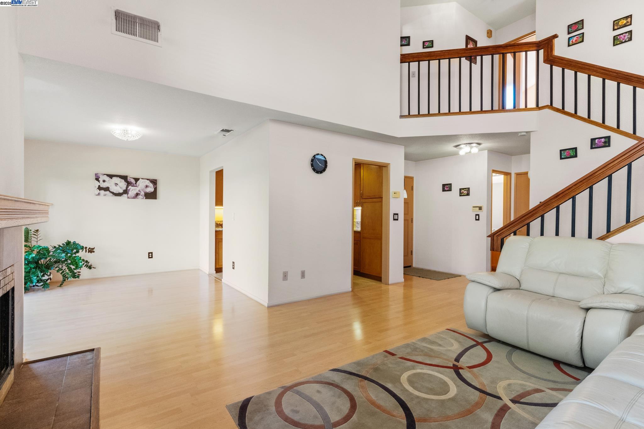 Detail Gallery Image 10 of 39 For 35 Leonard Ct, Alameda,  CA 94502 - 2 Beds | 2/1 Baths