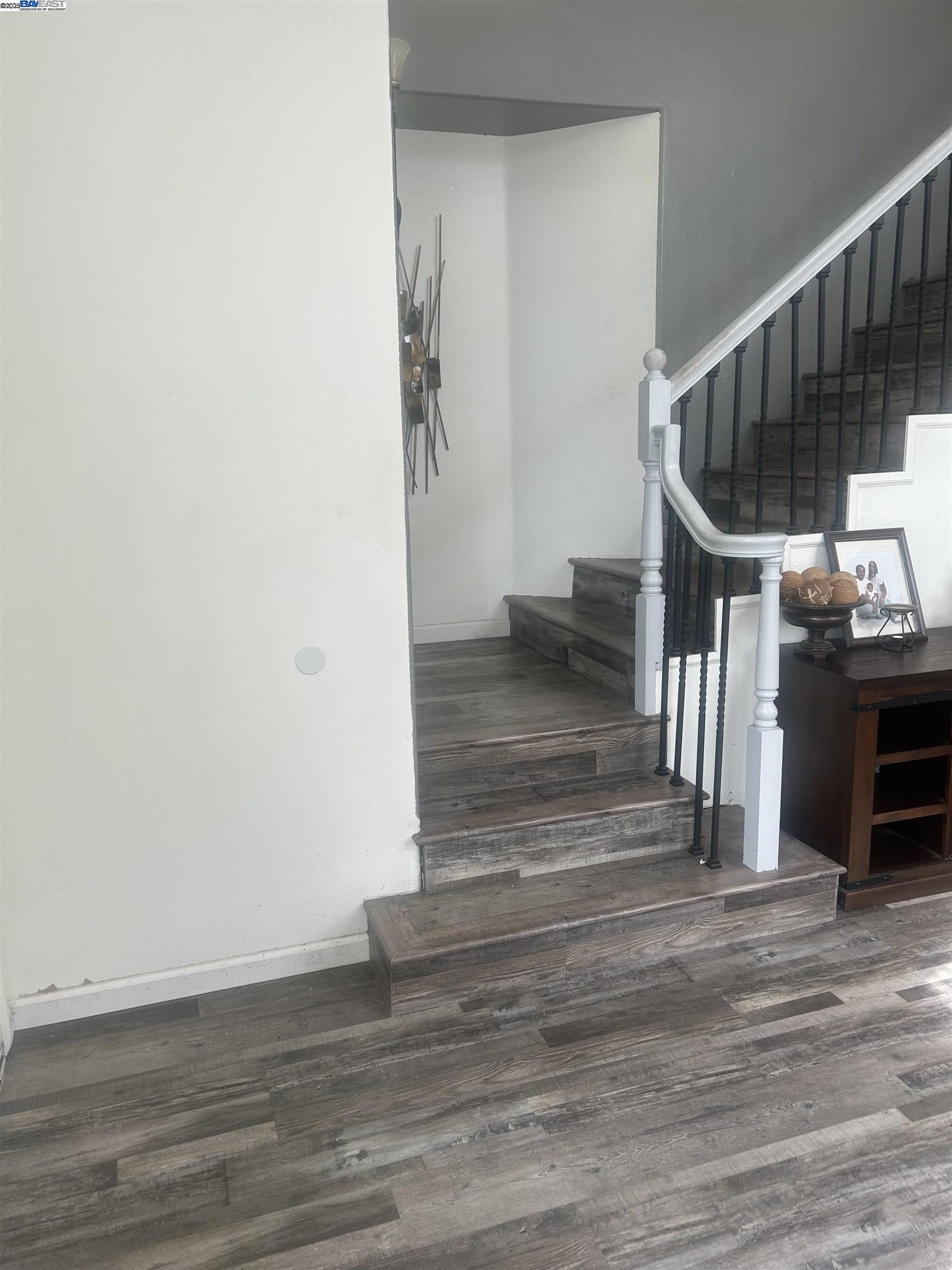 Detail Gallery Image 14 of 18 For 1145 Camellia Ct, San Leandro,  CA 94577 - 4 Beds | 2/1 Baths