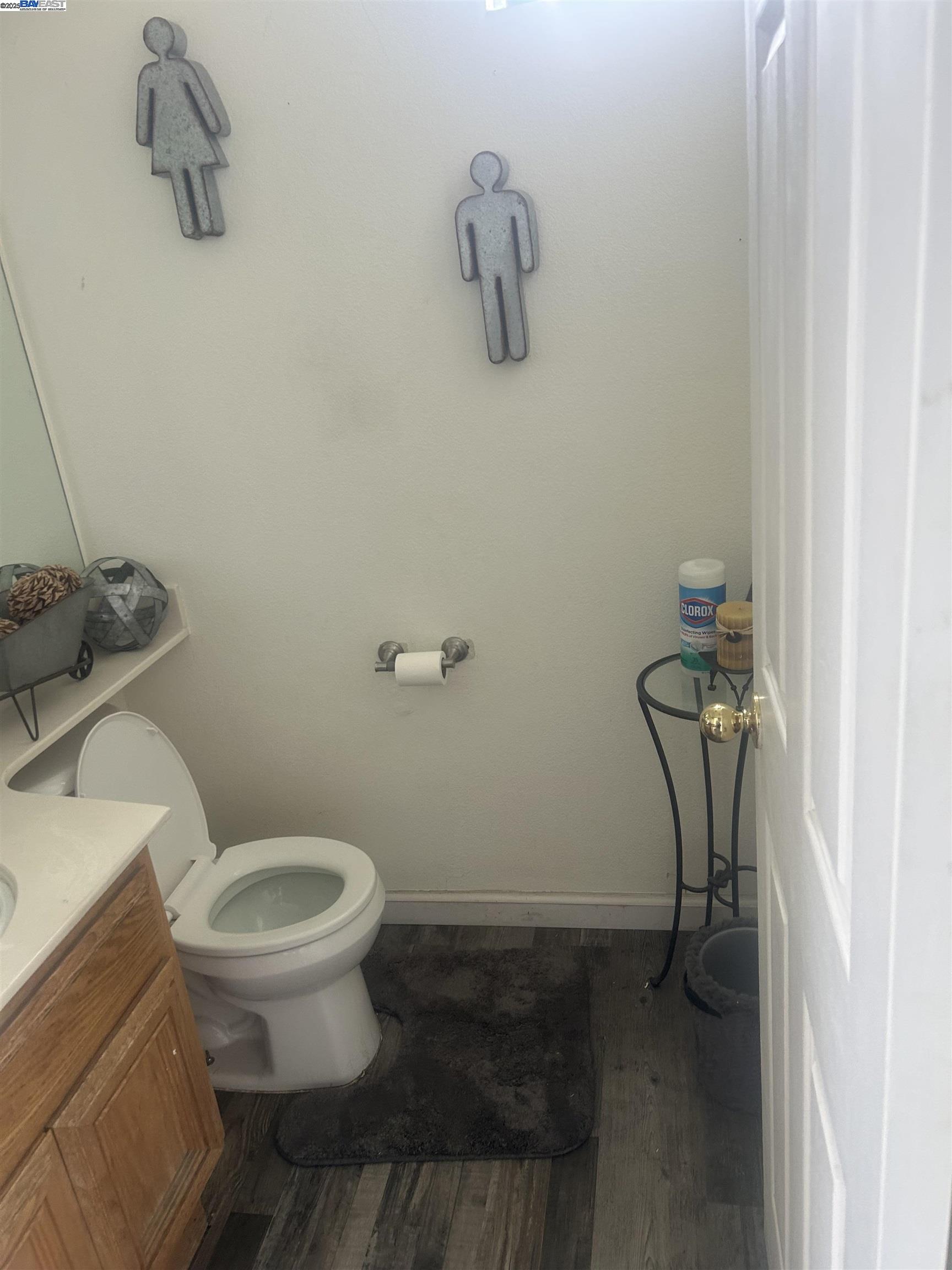 Detail Gallery Image 4 of 18 For 1145 Camellia Ct, San Leandro,  CA 94577 - 4 Beds | 2/1 Baths
