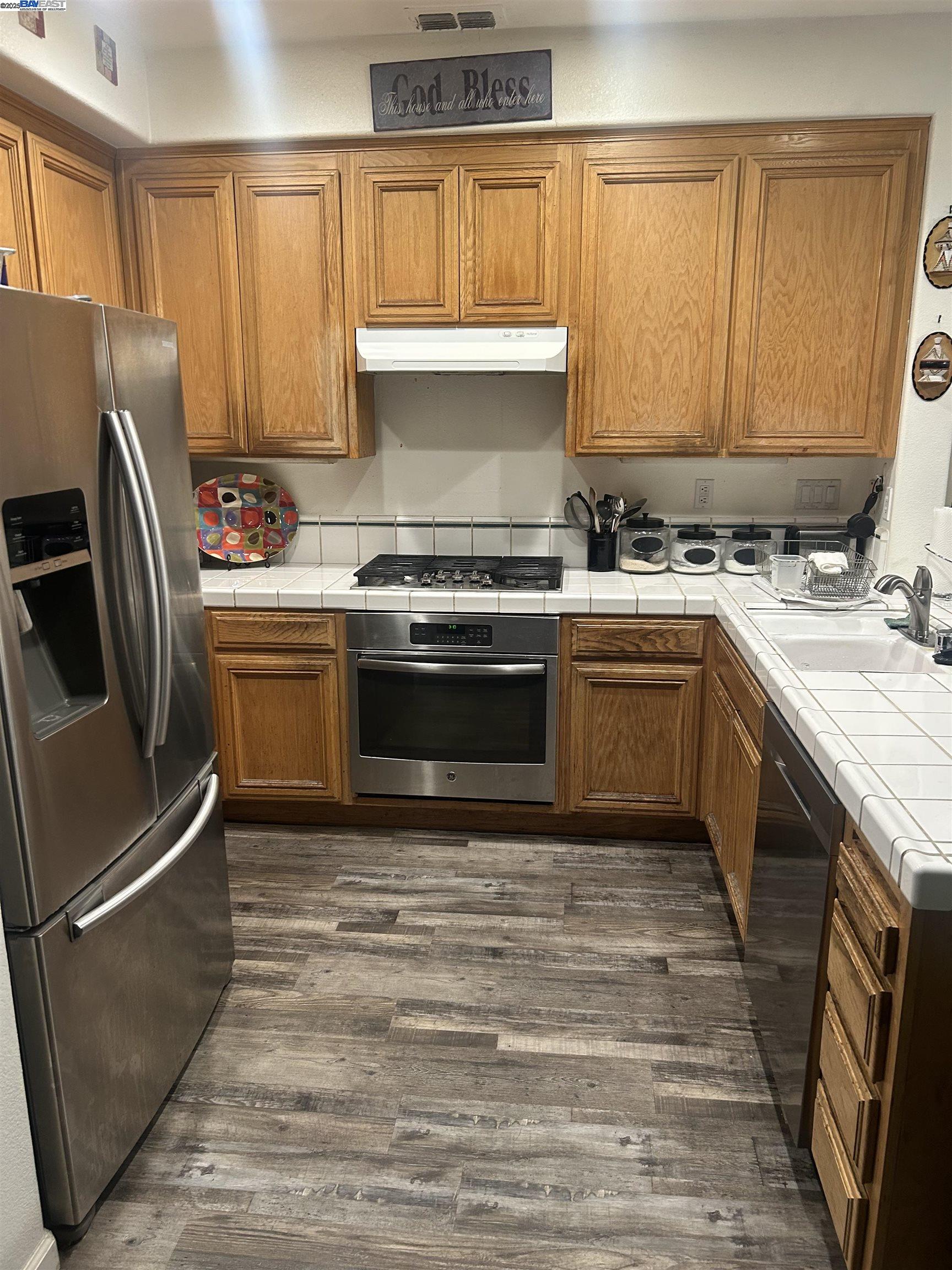 Detail Gallery Image 6 of 18 For 1145 Camellia Ct, San Leandro,  CA 94577 - 4 Beds | 2/1 Baths