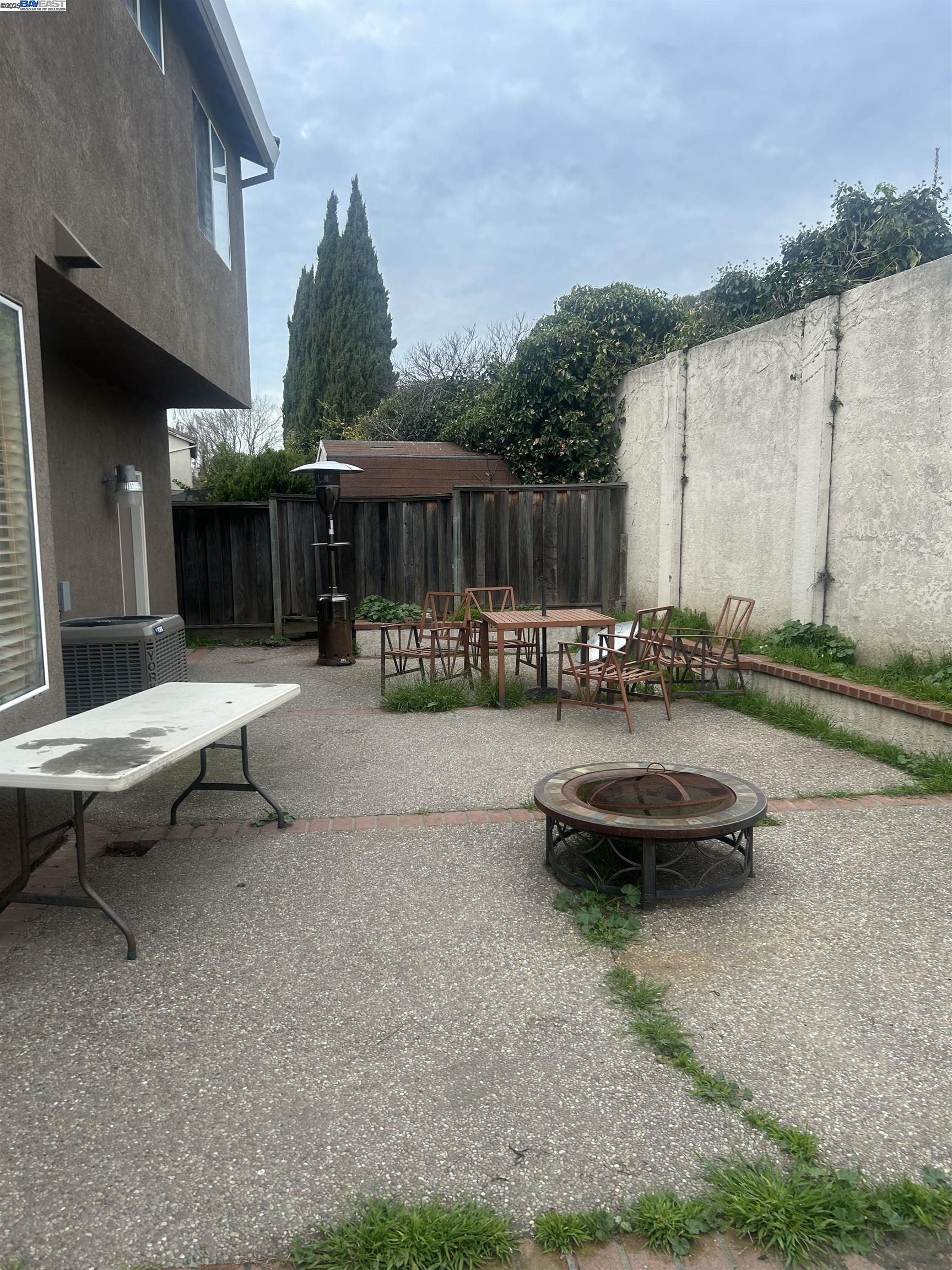 Detail Gallery Image 10 of 18 For 1145 Camellia Ct, San Leandro,  CA 94577 - 4 Beds | 2/1 Baths