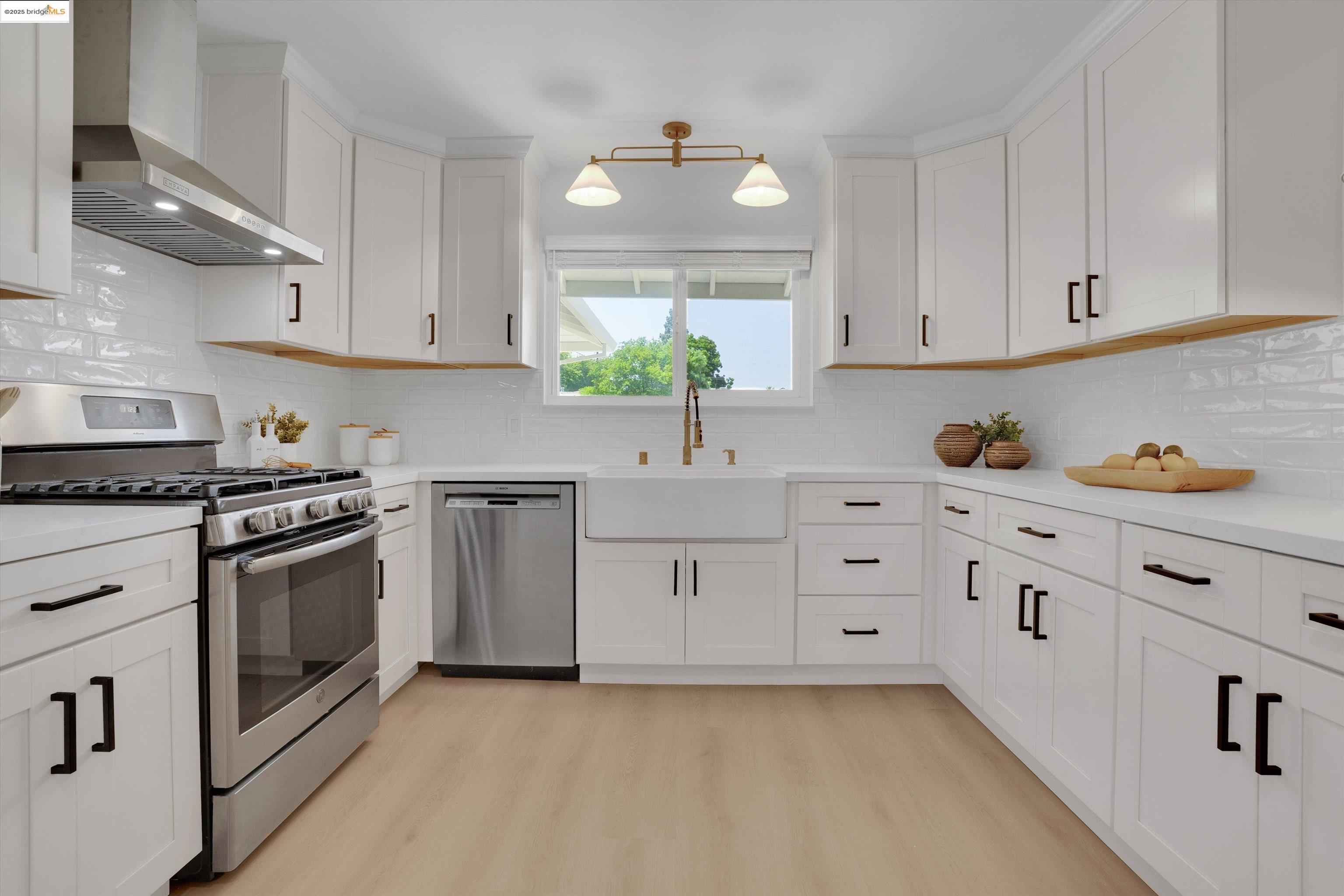 Detail Gallery Image 15 of 43 For 946 Notre Dame Ave, Concord,  CA 94518 - 3 Beds | 2 Baths