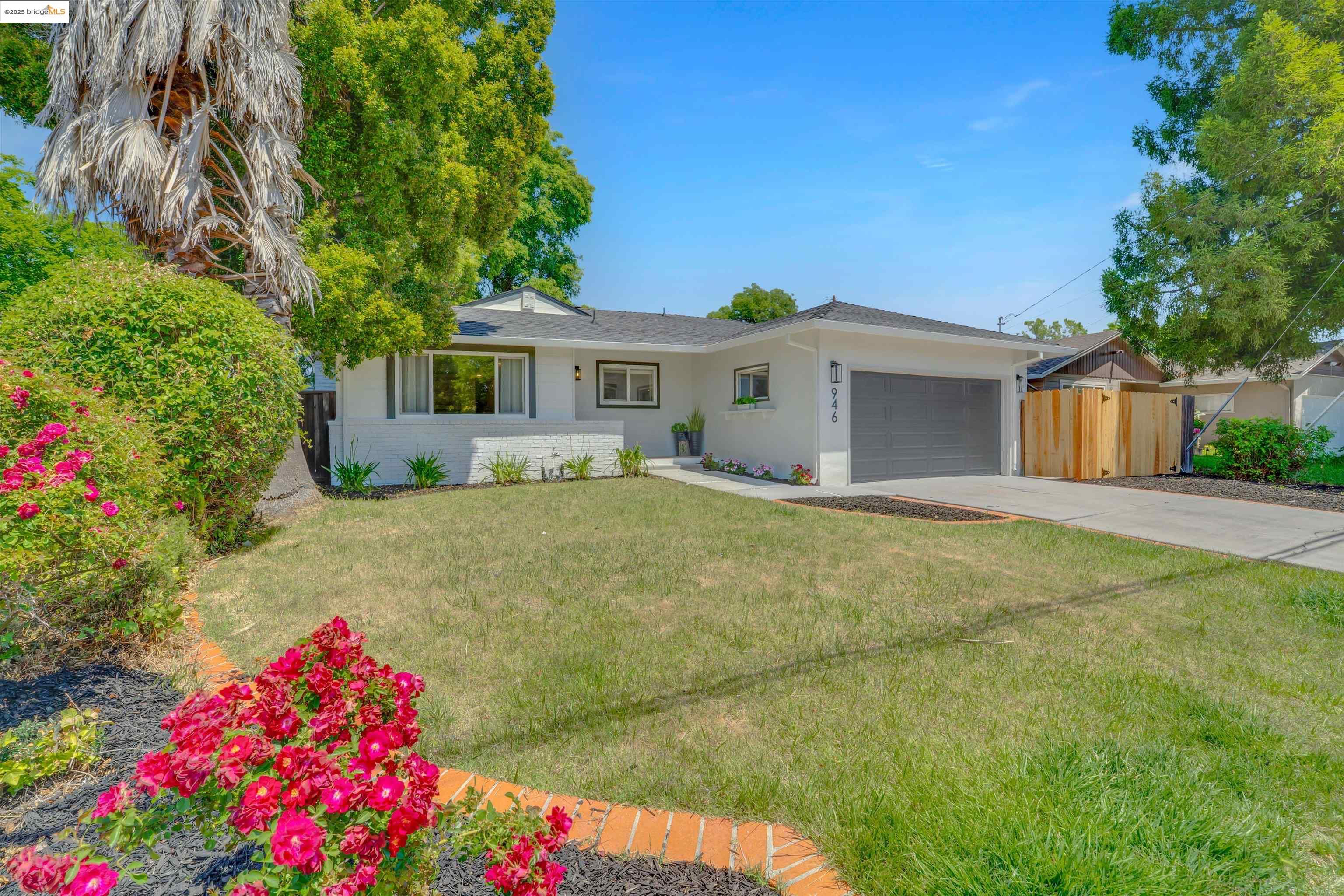 Detail Gallery Image 3 of 43 For 946 Notre Dame Ave, Concord,  CA 94518 - 3 Beds | 2 Baths