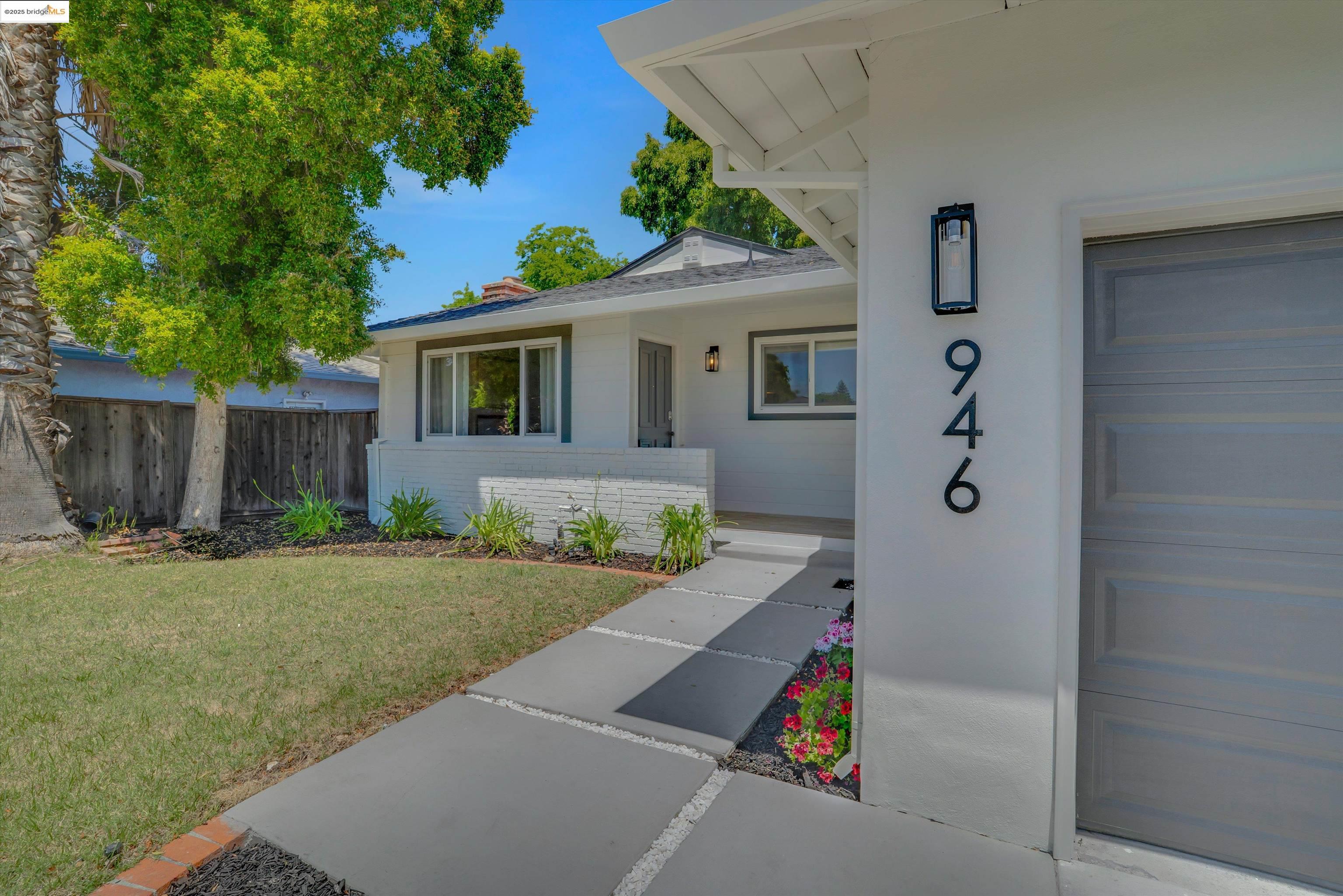 Detail Gallery Image 5 of 43 For 946 Notre Dame Ave, Concord,  CA 94518 - 3 Beds | 2 Baths