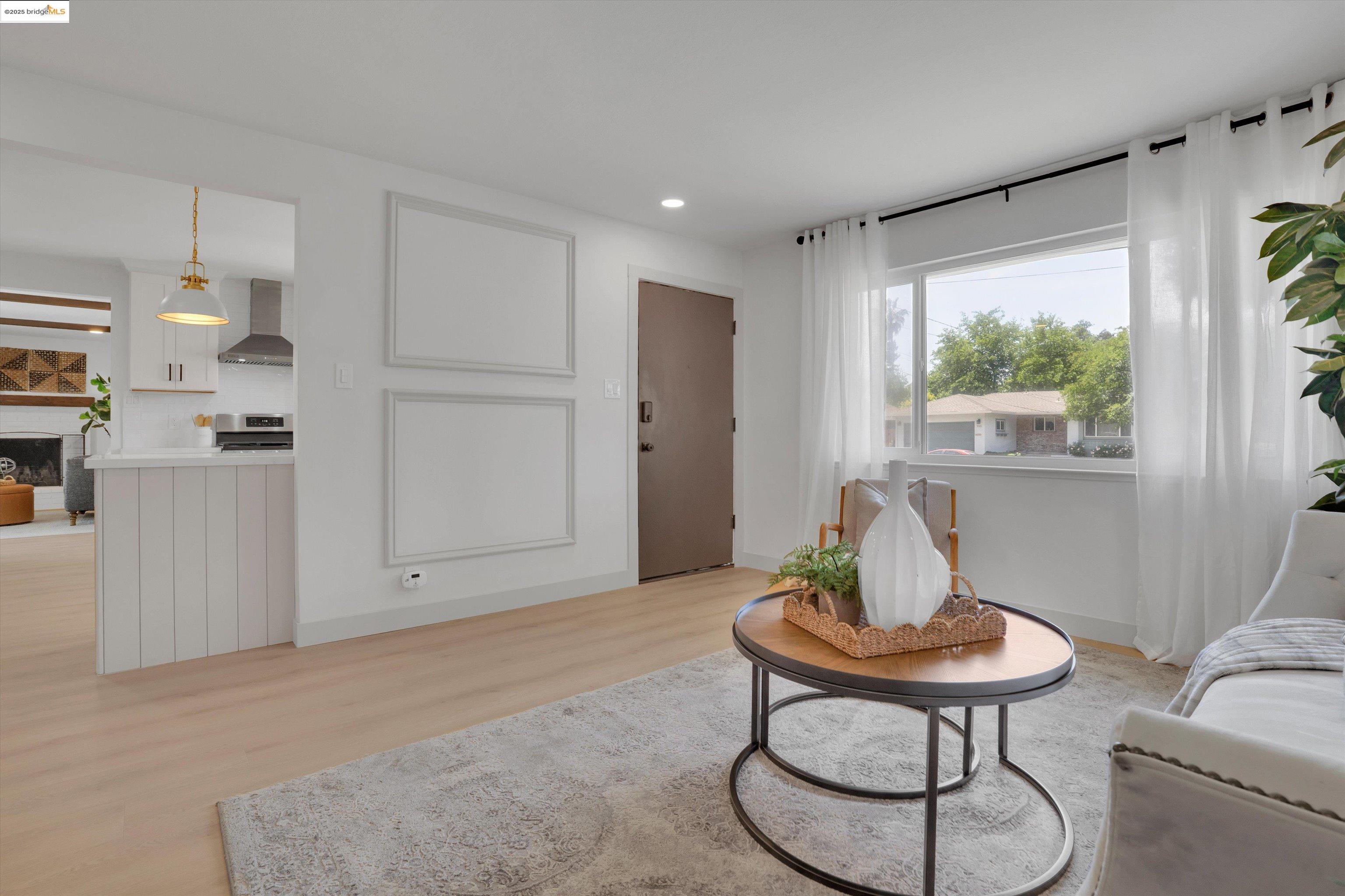 Detail Gallery Image 9 of 43 For 946 Notre Dame Ave, Concord,  CA 94518 - 3 Beds | 2 Baths
