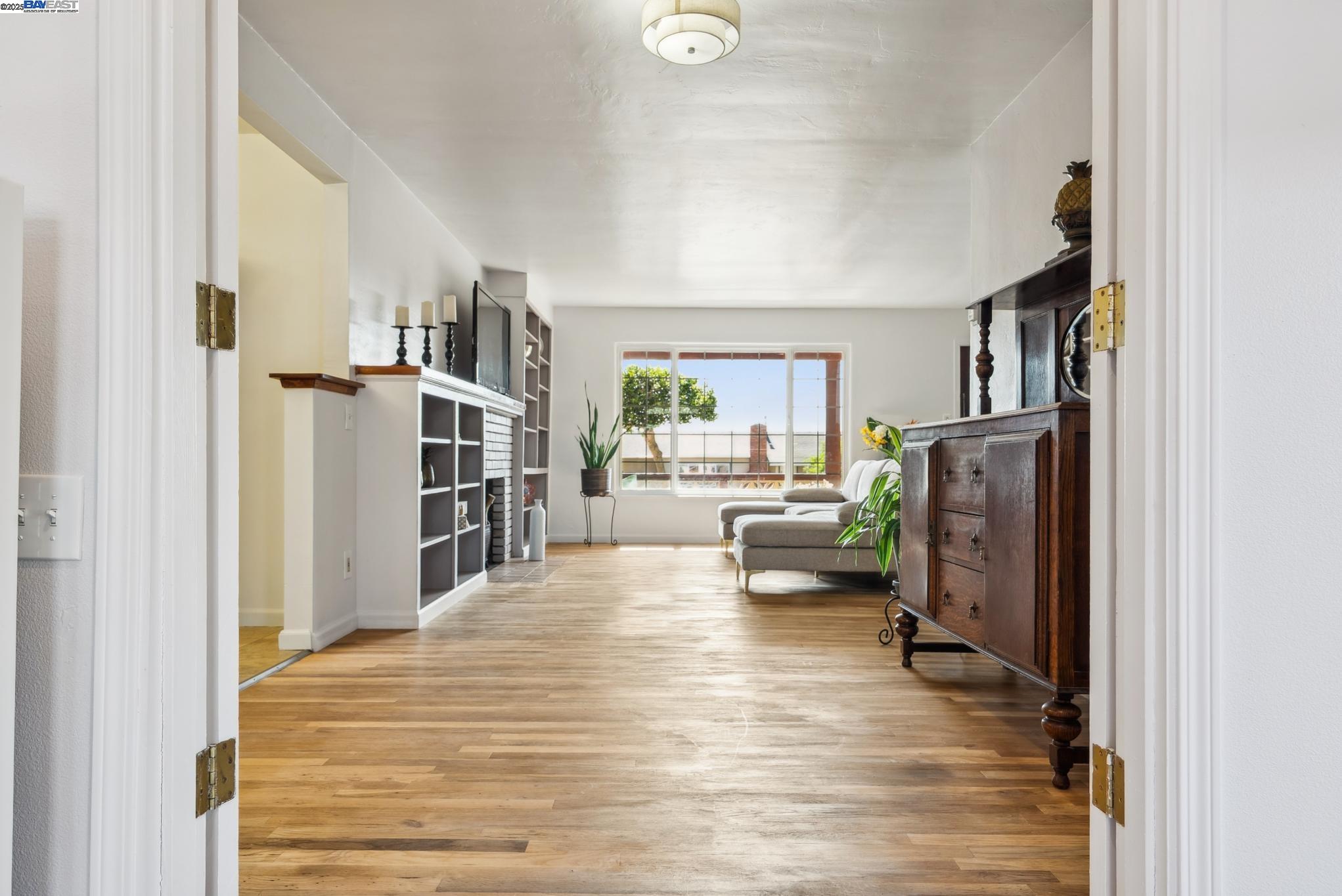 Detail Gallery Image 11 of 59 For 2080 Mendocino St, Seaside,  CA 93955 - 5 Beds | 2 Baths