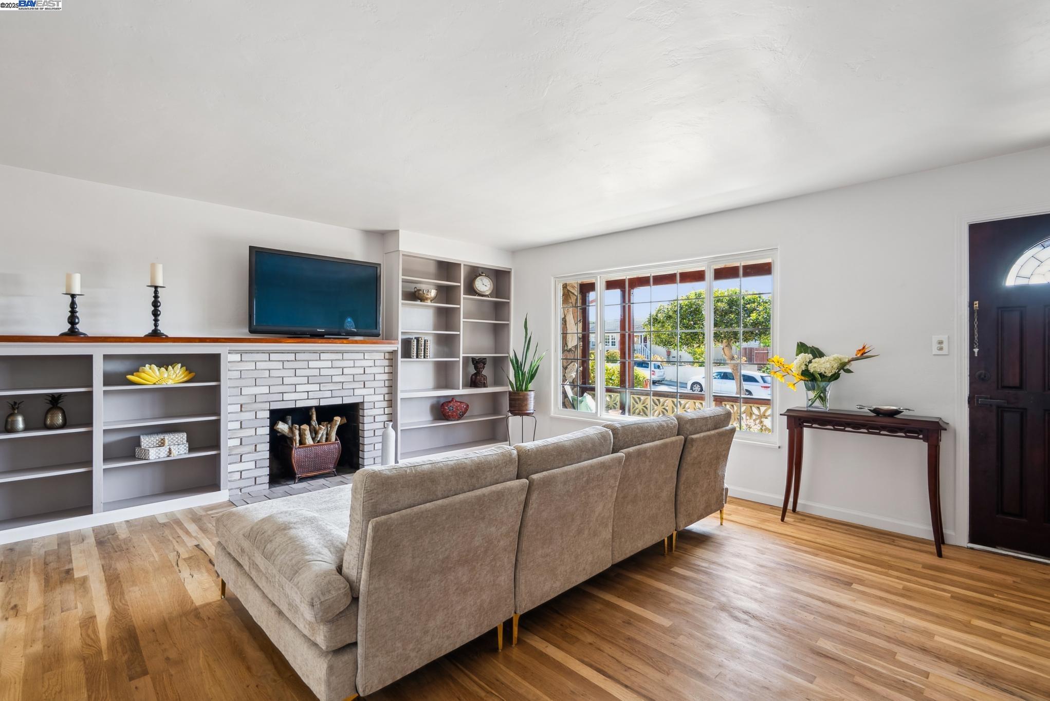 Detail Gallery Image 13 of 59 For 2080 Mendocino St, Seaside,  CA 93955 - 5 Beds | 2 Baths