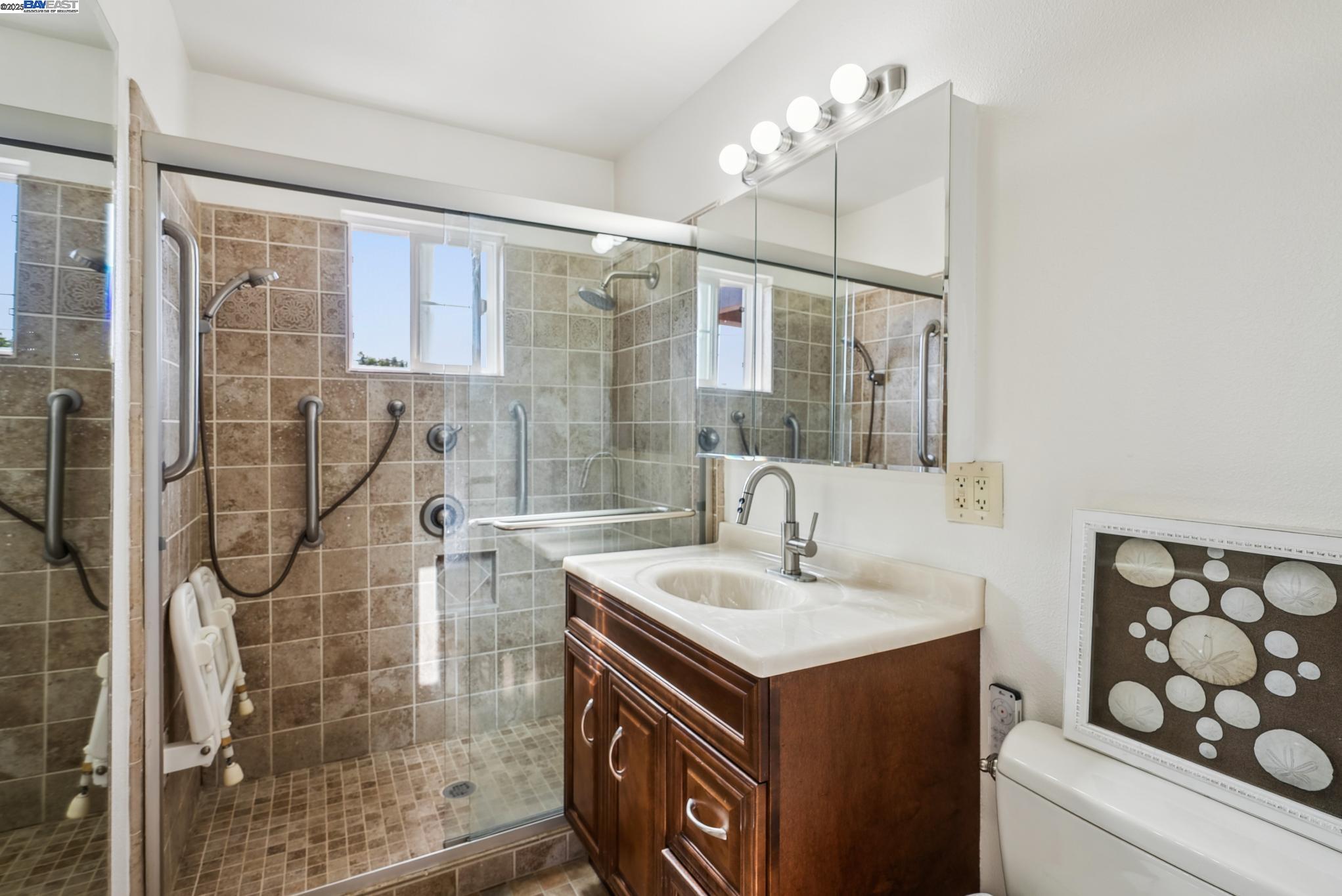 Detail Gallery Image 18 of 59 For 2080 Mendocino St, Seaside,  CA 93955 - 5 Beds | 2 Baths