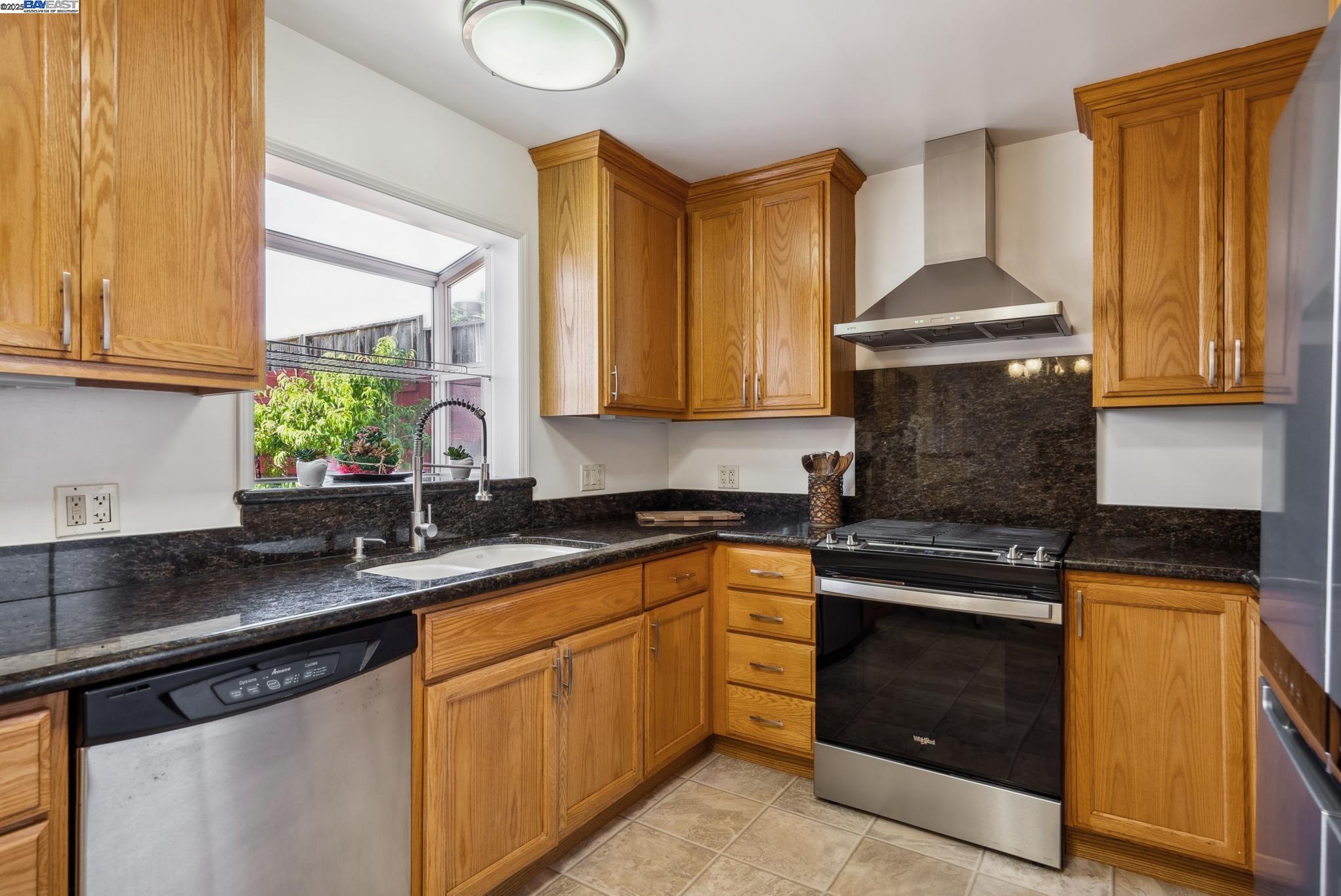 Detail Gallery Image 22 of 59 For 2080 Mendocino St, Seaside,  CA 93955 - 5 Beds | 2 Baths
