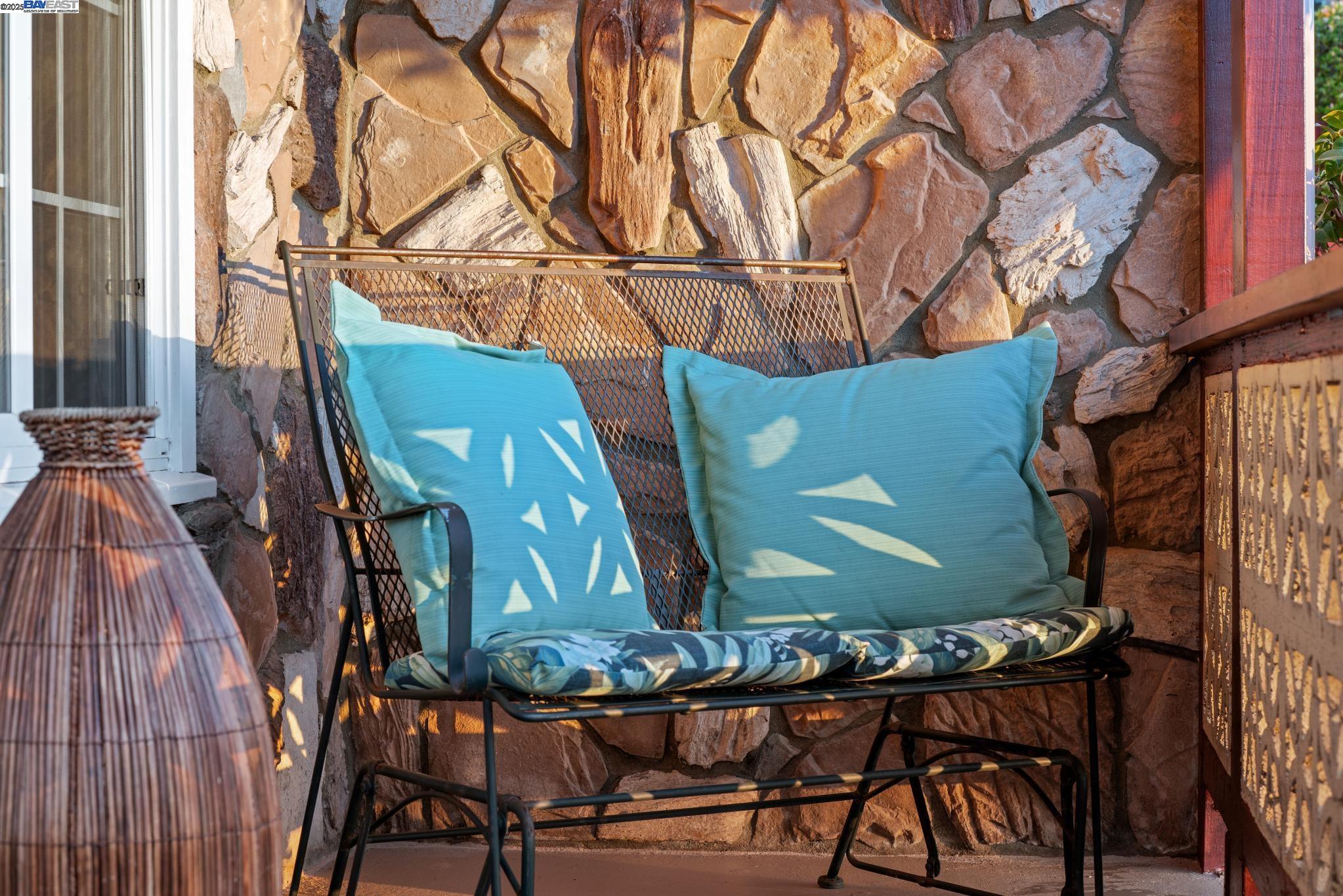 Detail Gallery Image 5 of 59 For 2080 Mendocino St, Seaside,  CA 93955 - 5 Beds | 2 Baths