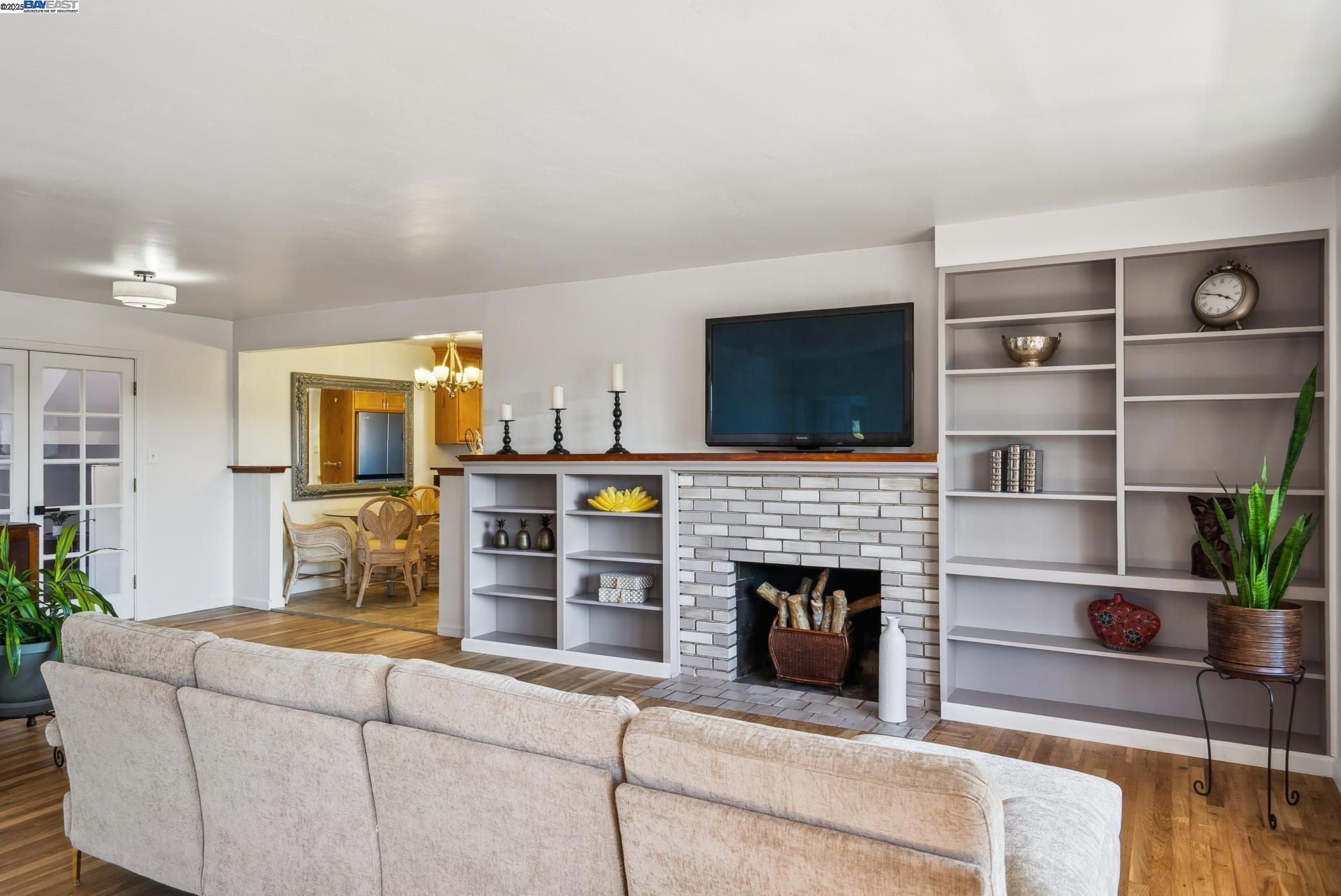 Detail Gallery Image 8 of 59 For 2080 Mendocino St, Seaside,  CA 93955 - 5 Beds | 2 Baths