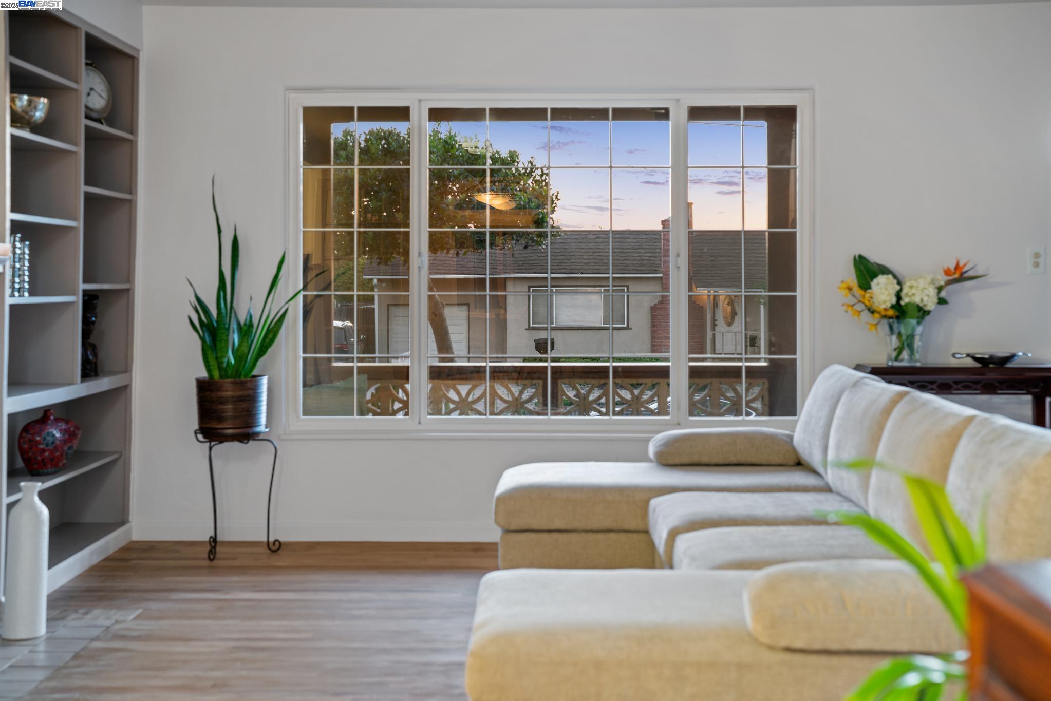Detail Gallery Image 9 of 59 For 2080 Mendocino St, Seaside,  CA 93955 - 5 Beds | 2 Baths
