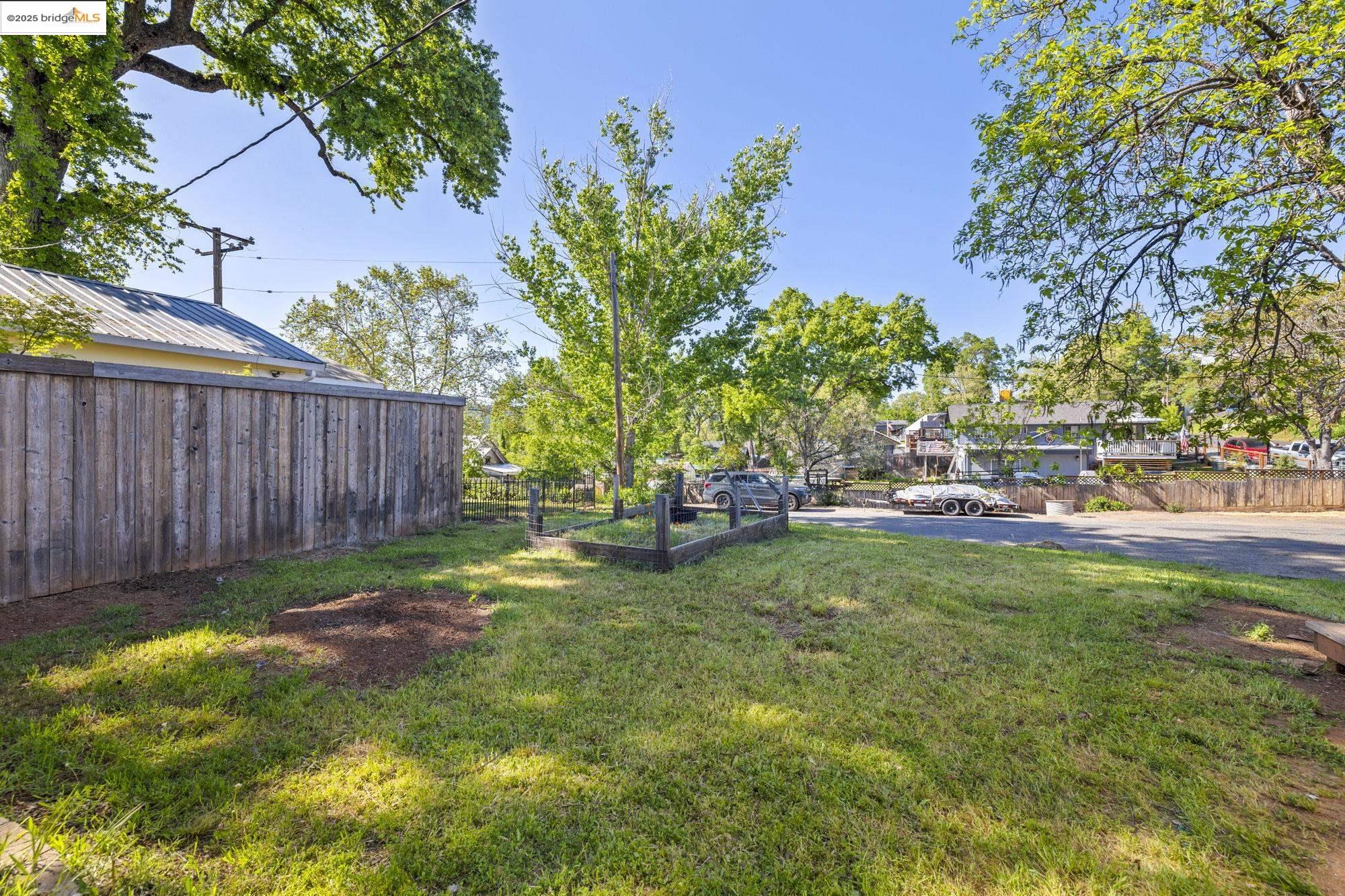 Detail Gallery Image 12 of 45 For 18447 Elm Avenue, Tuolumne,  CA 95379 - 5 Beds | 2 Baths