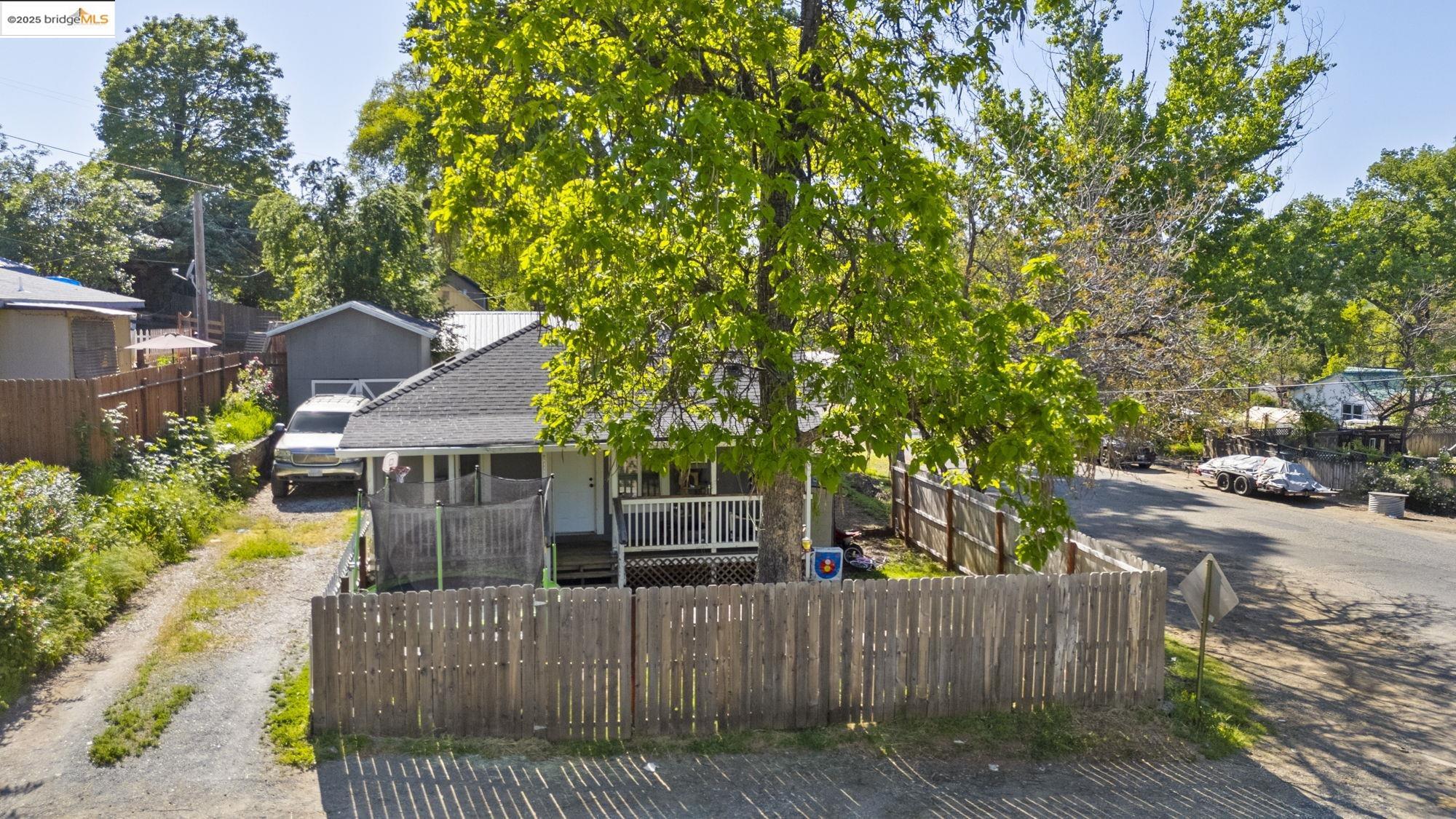 Detail Gallery Image 13 of 45 For 18447 Elm Avenue, Tuolumne,  CA 95379 - 5 Beds | 2 Baths