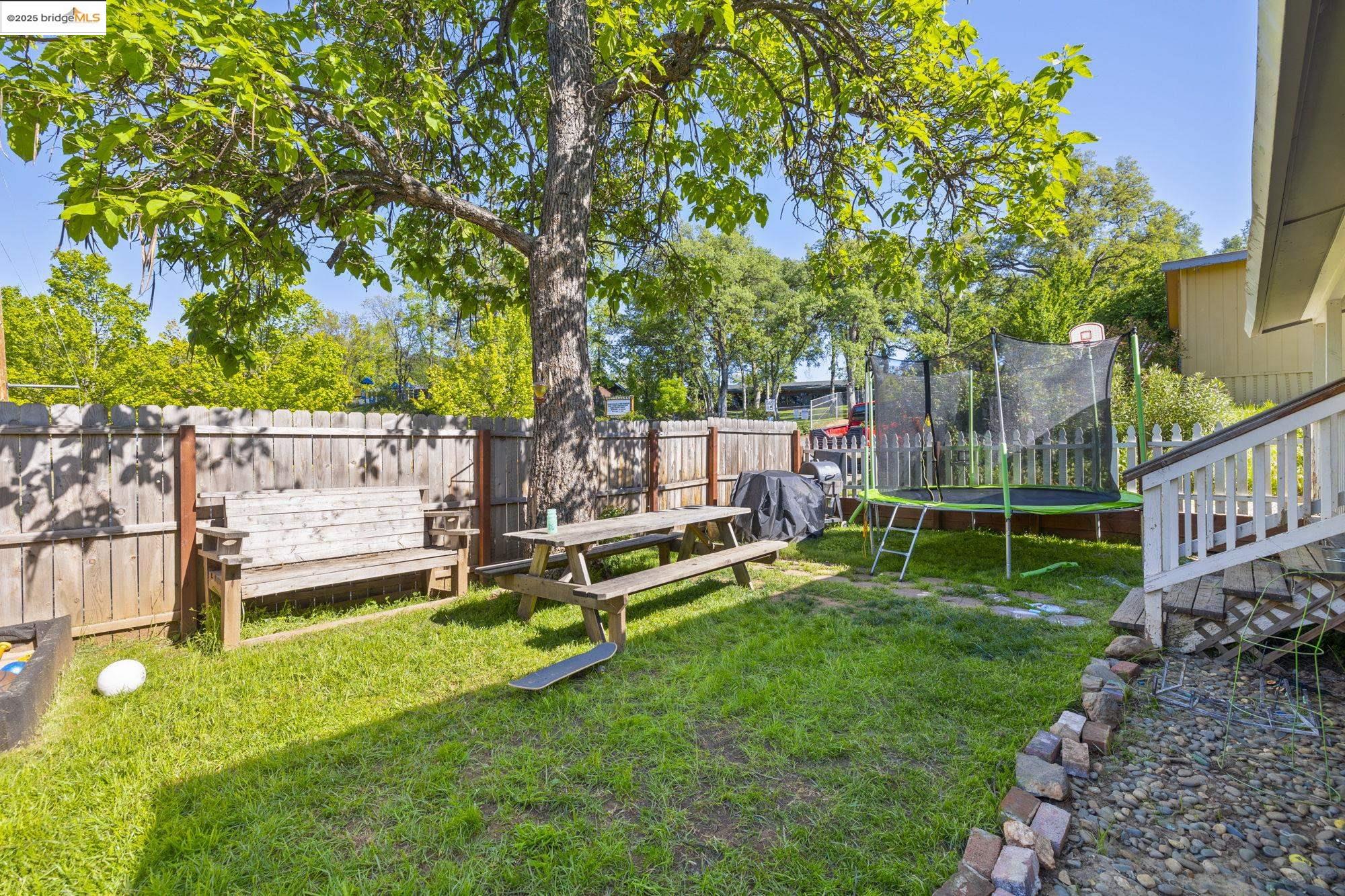 Detail Gallery Image 9 of 45 For 18447 Elm Avenue, Tuolumne,  CA 95379 - 5 Beds | 2 Baths