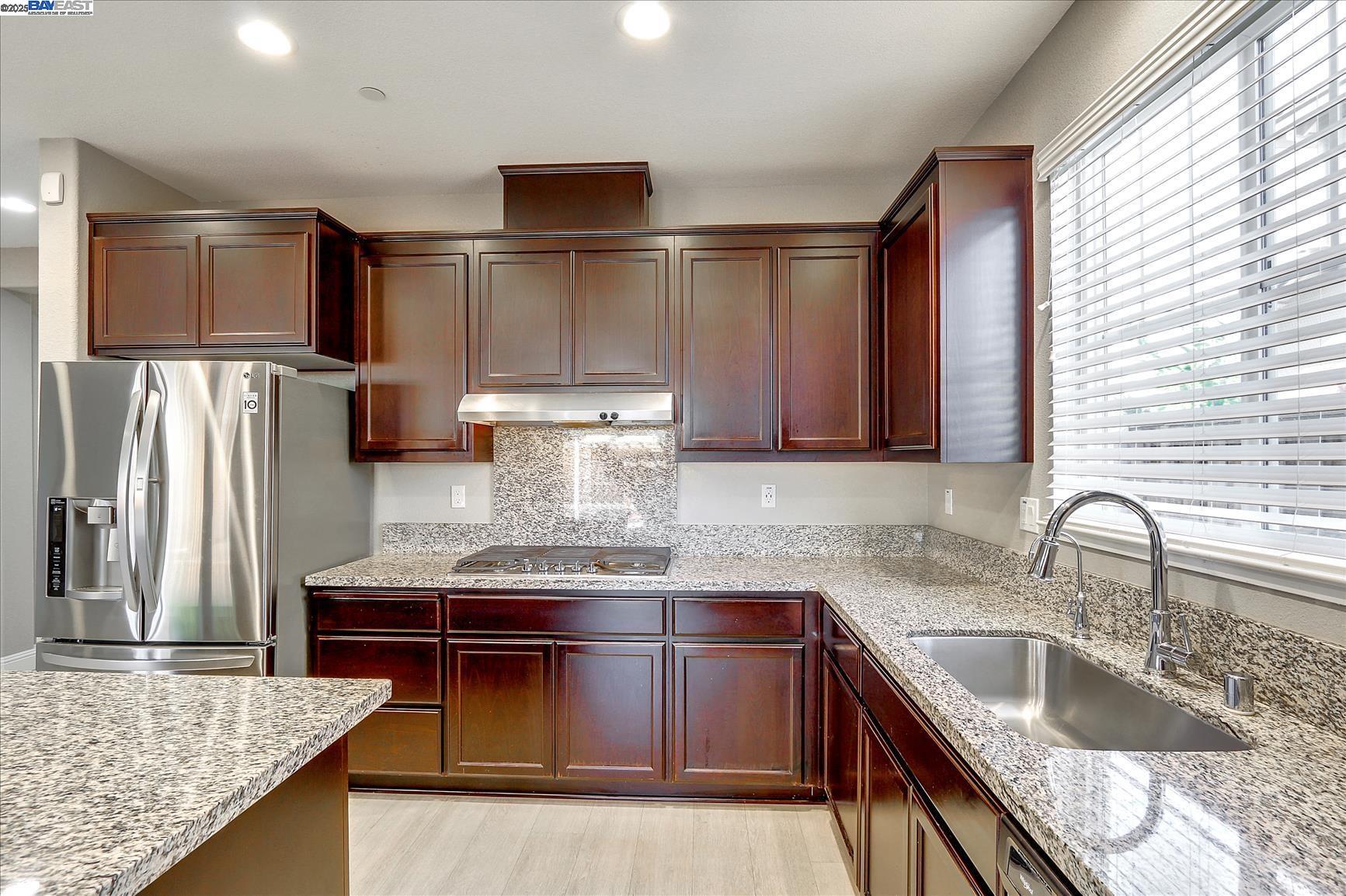 Detail Gallery Image 11 of 33 For 1610 Chestnut Grove Way, Concord,  CA 94519 - 3 Beds | 3 Baths