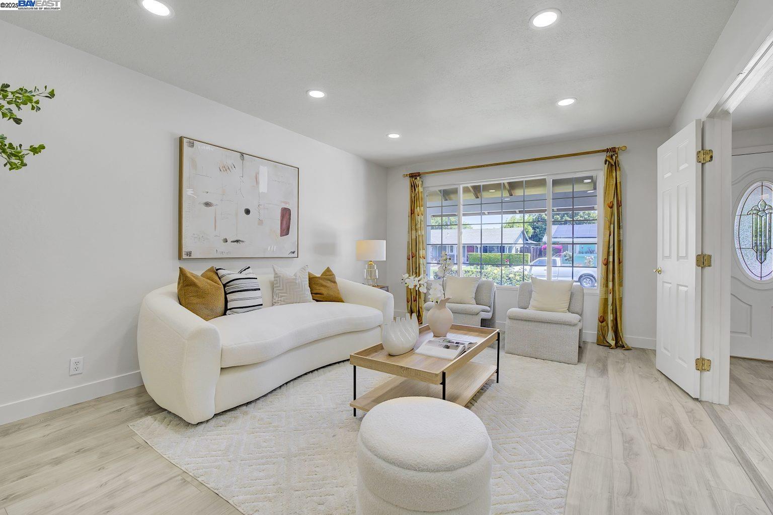 Detail Gallery Image 2 of 25 For 34447 Helston Pl, Fremont,  CA 94555 - 3 Beds | 2 Baths