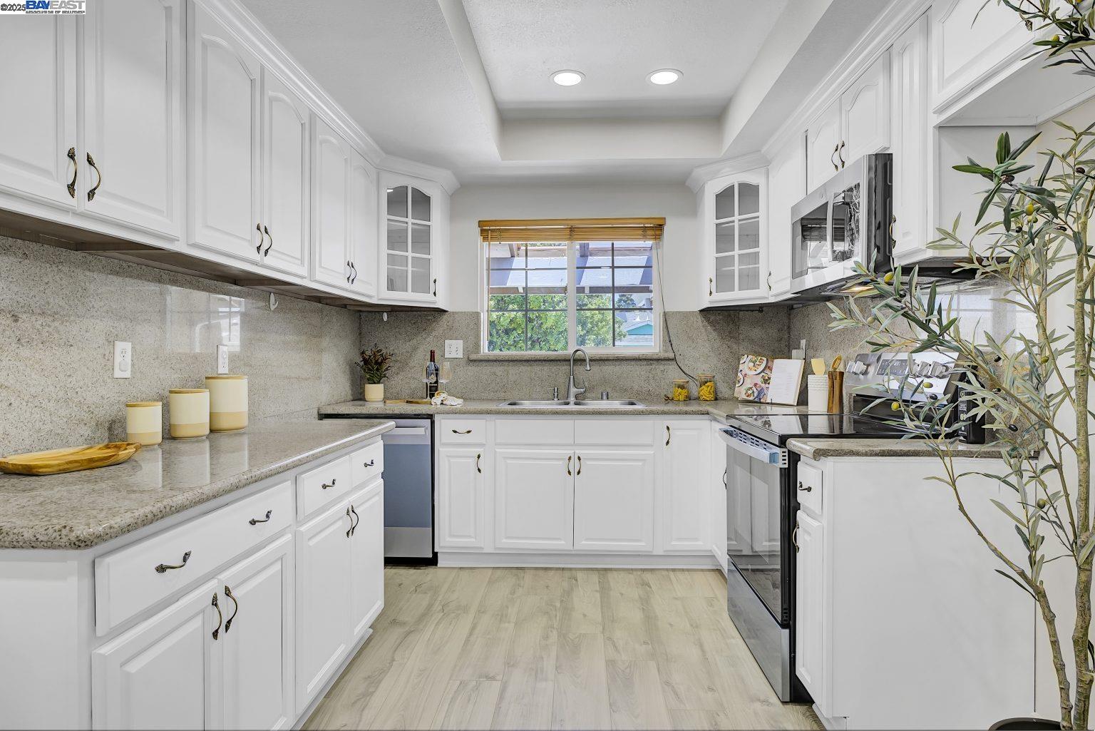Detail Gallery Image 7 of 25 For 34447 Helston Pl, Fremont,  CA 94555 - 3 Beds | 2 Baths