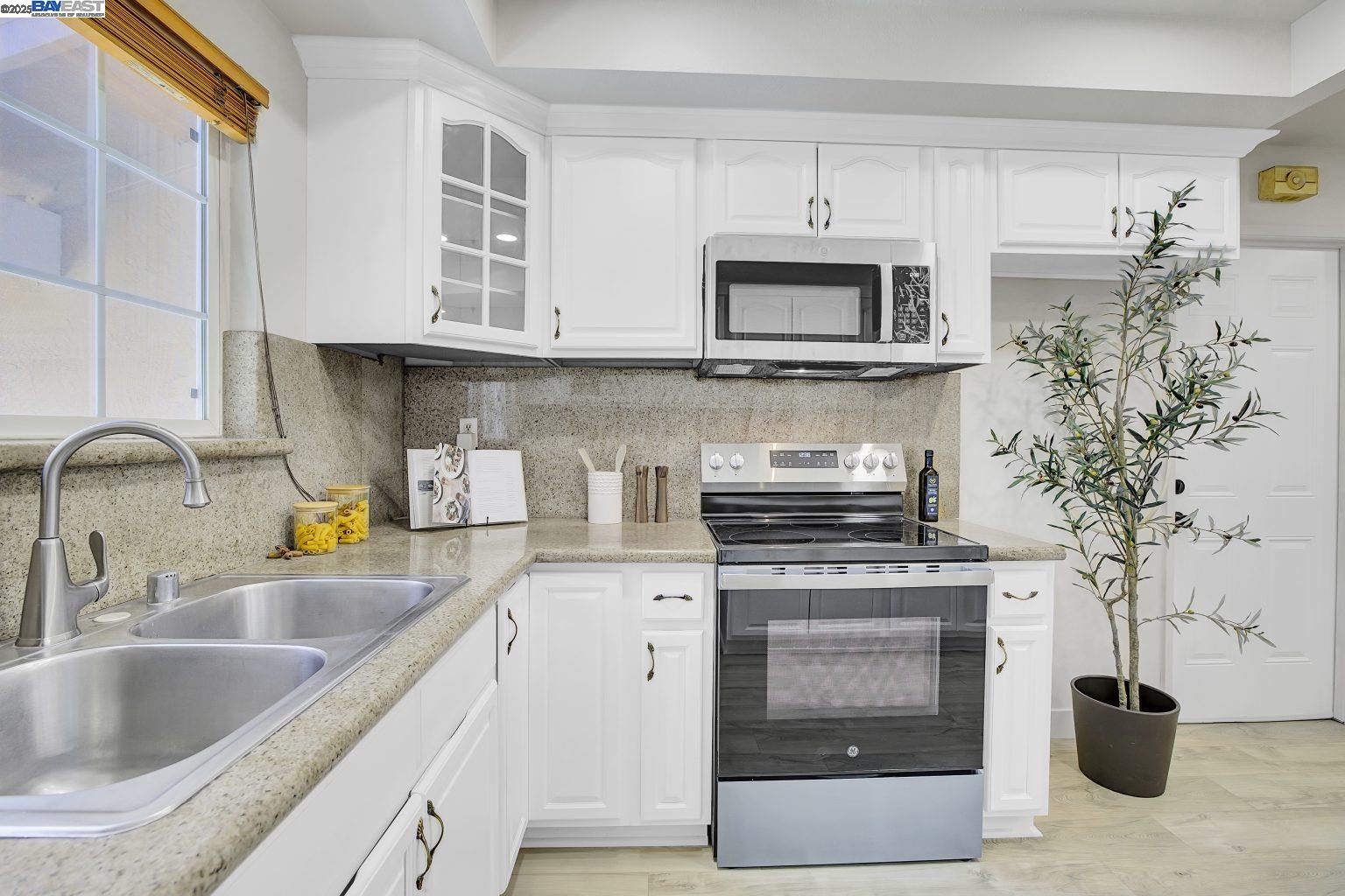 Detail Gallery Image 8 of 25 For 34447 Helston Pl, Fremont,  CA 94555 - 3 Beds | 2 Baths