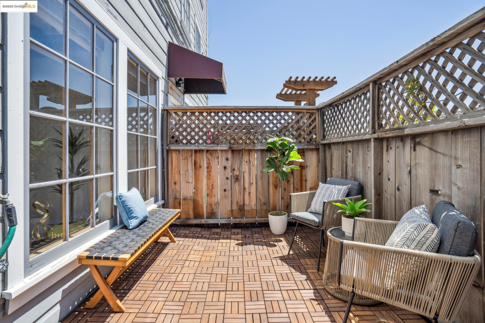 Detail Gallery Image 4 of 44 For 1326 4th St, Berkeley,  CA 94710 - 2 Beds | 2 Baths