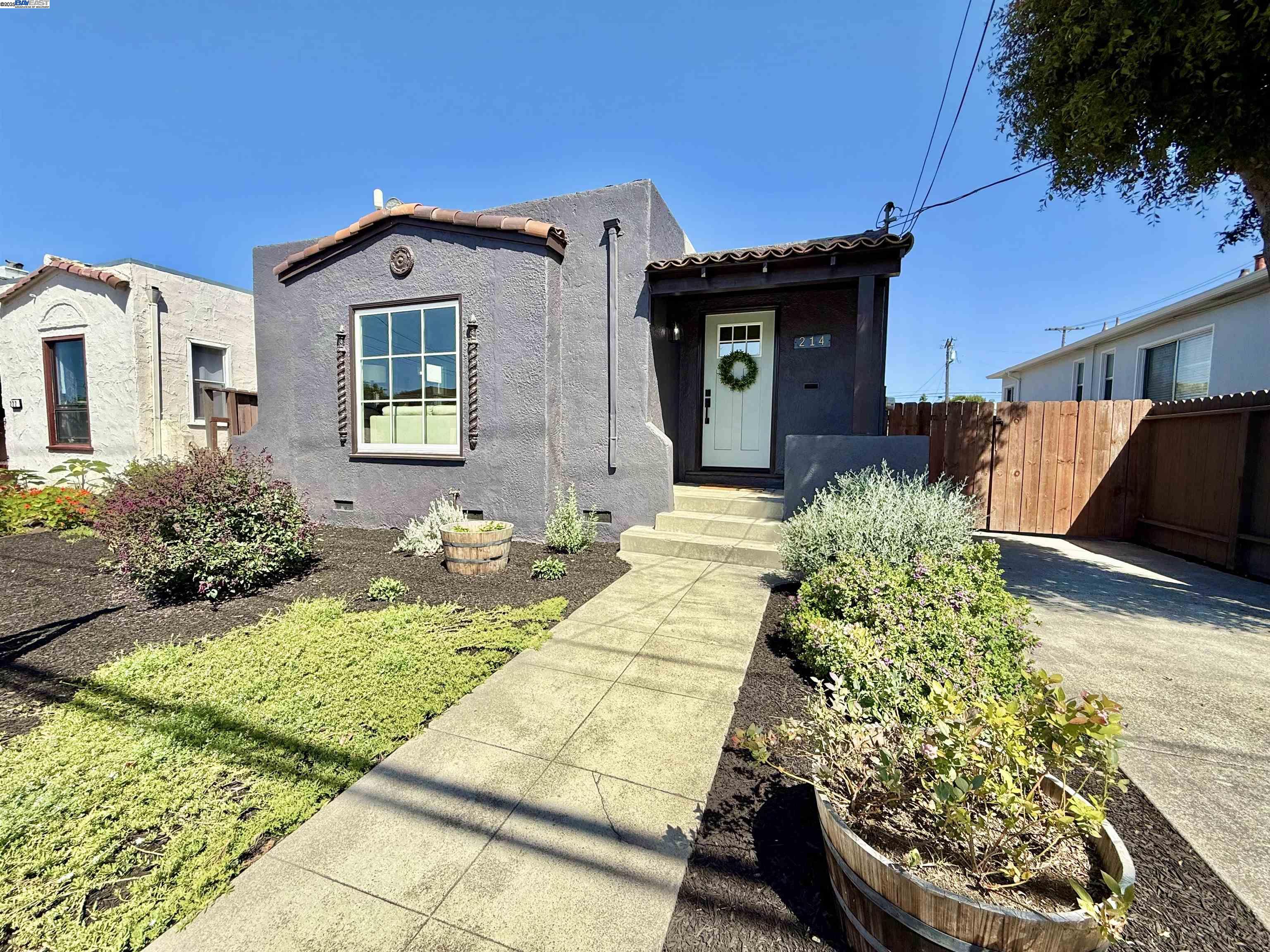 Detail Gallery Image 1 of 1 For 214 Peralta Ave, San Leandro,  CA 94577 - 2 Beds | 1 Baths