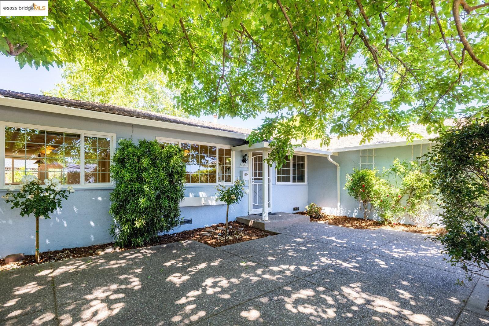 Detail Gallery Image 3 of 28 For 1545 Wagoner Dr, Livermore,  CA 94550 - 3 Beds | 2 Baths