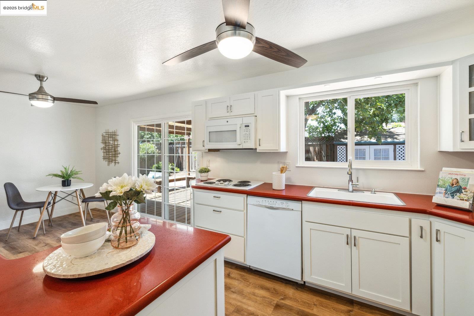 Detail Gallery Image 10 of 28 For 1545 Wagoner Dr, Livermore,  CA 94550 - 3 Beds | 2 Baths