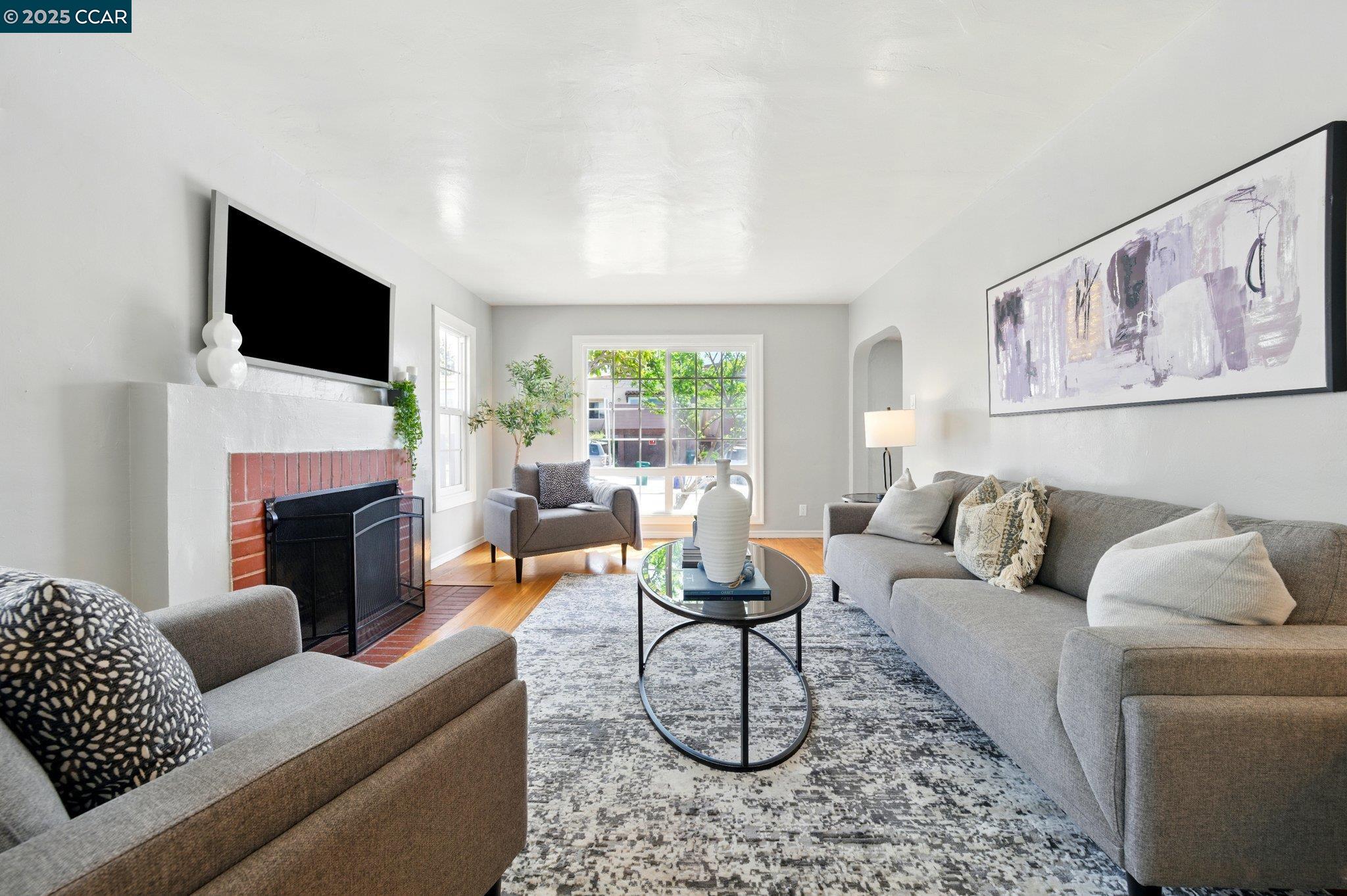 Detail Gallery Image 1 of 1 For 932 Pierce St, Albany,  CA 94706 - 4 Beds | 2 Baths