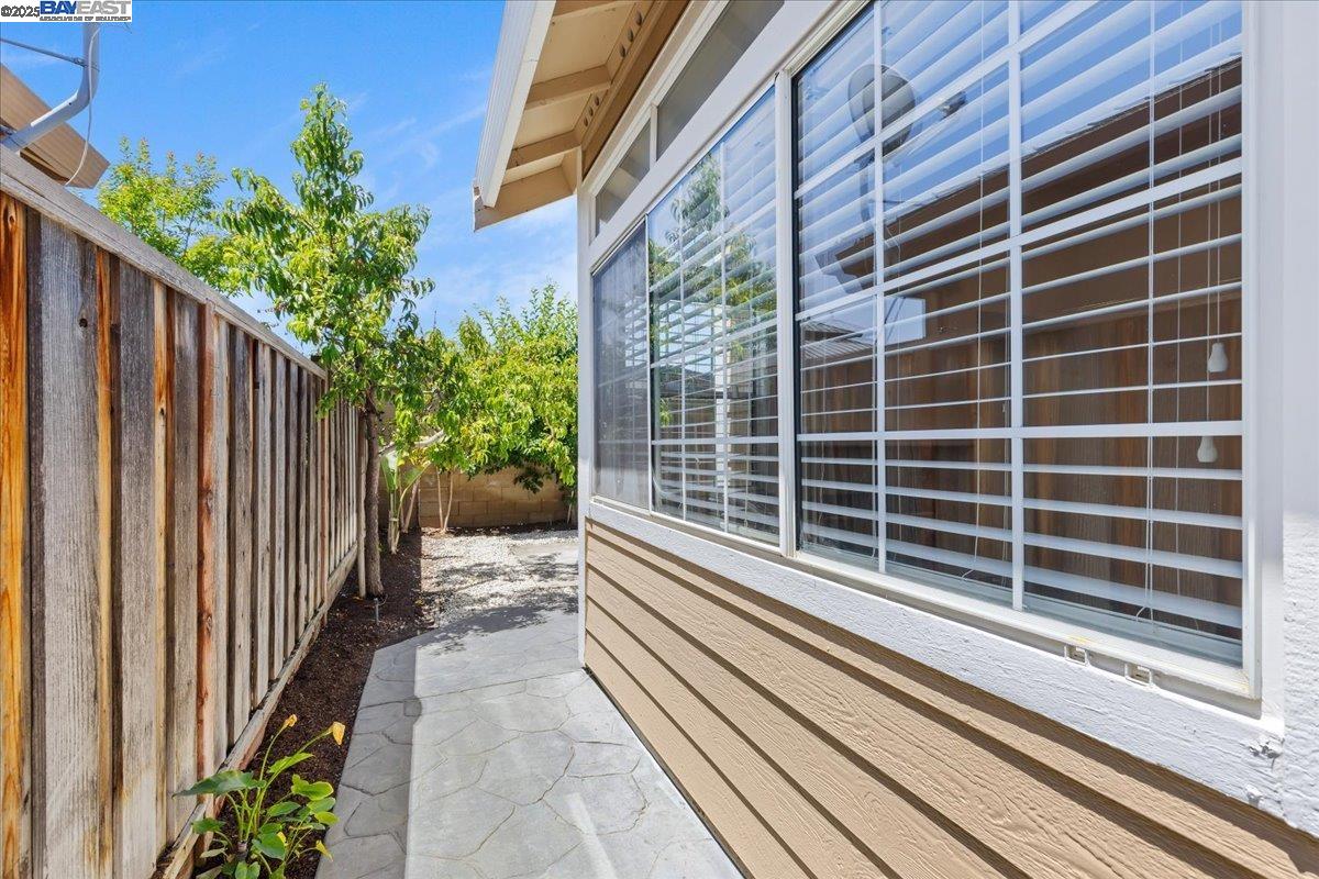 Detail Gallery Image 27 of 31 For 1914 Blackwood Cmn, Livermore,  CA 94551 - 3 Beds | 2 Baths