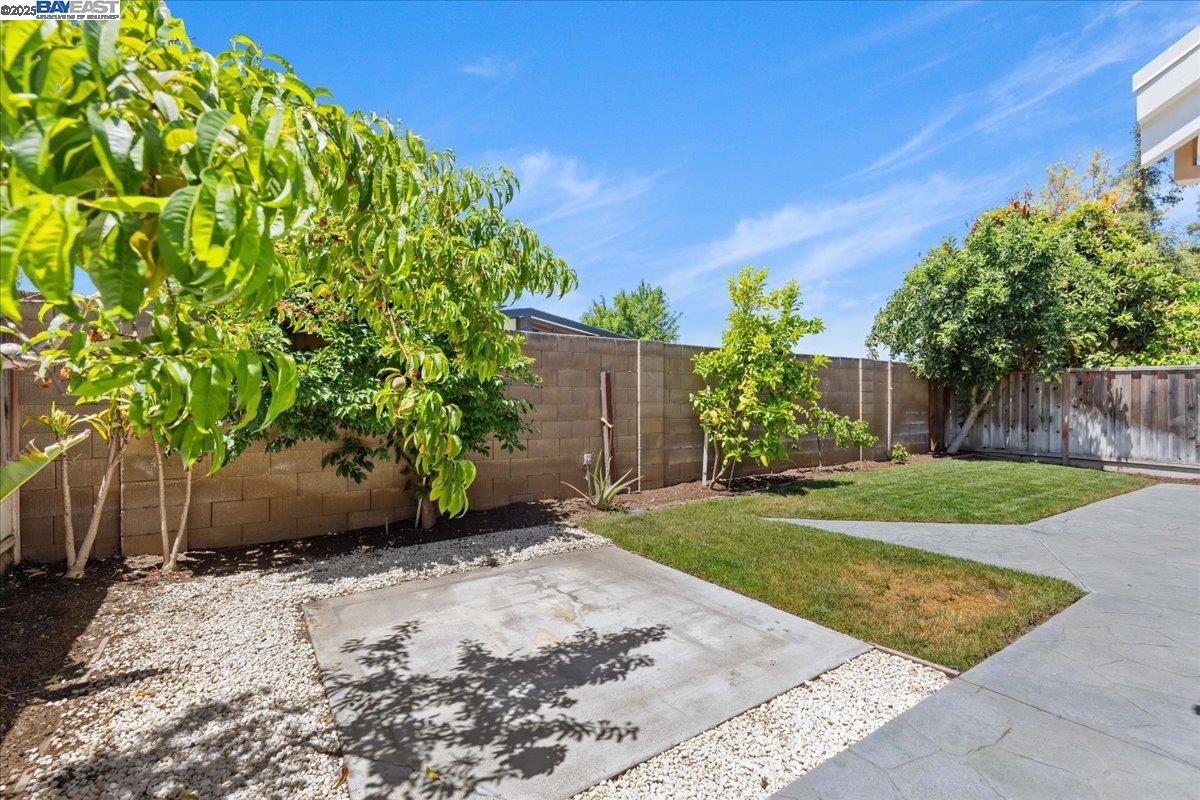 Detail Gallery Image 28 of 31 For 1914 Blackwood Cmn, Livermore,  CA 94551 - 3 Beds | 2 Baths