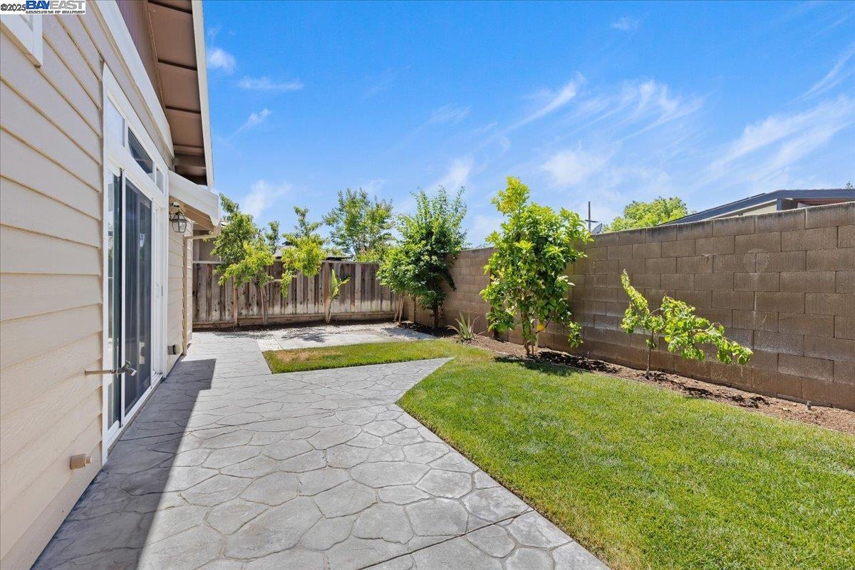 Detail Gallery Image 31 of 31 For 1914 Blackwood Cmn, Livermore,  CA 94551 - 3 Beds | 2 Baths