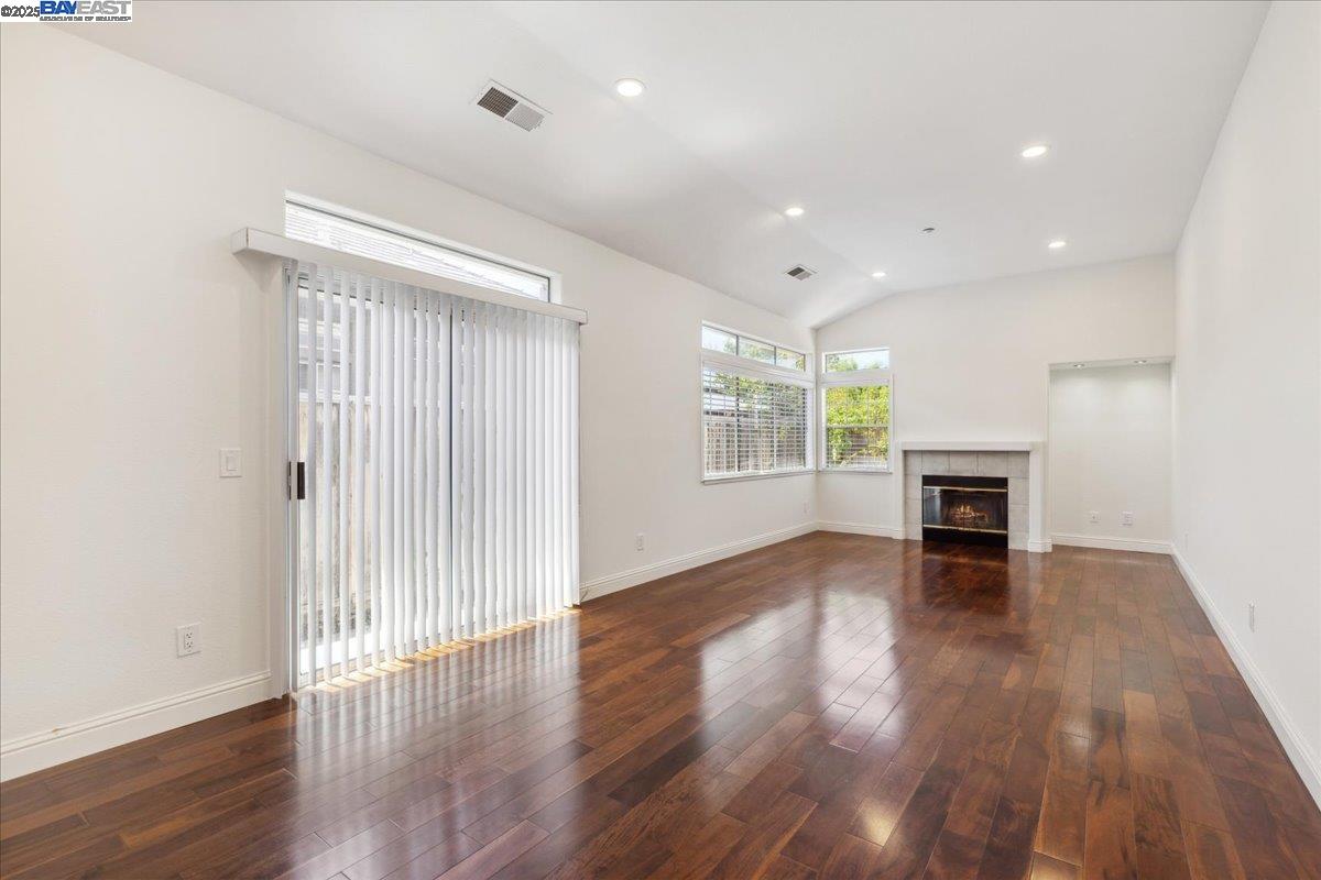 Detail Gallery Image 6 of 31 For 1914 Blackwood Cmn, Livermore,  CA 94551 - 3 Beds | 2 Baths