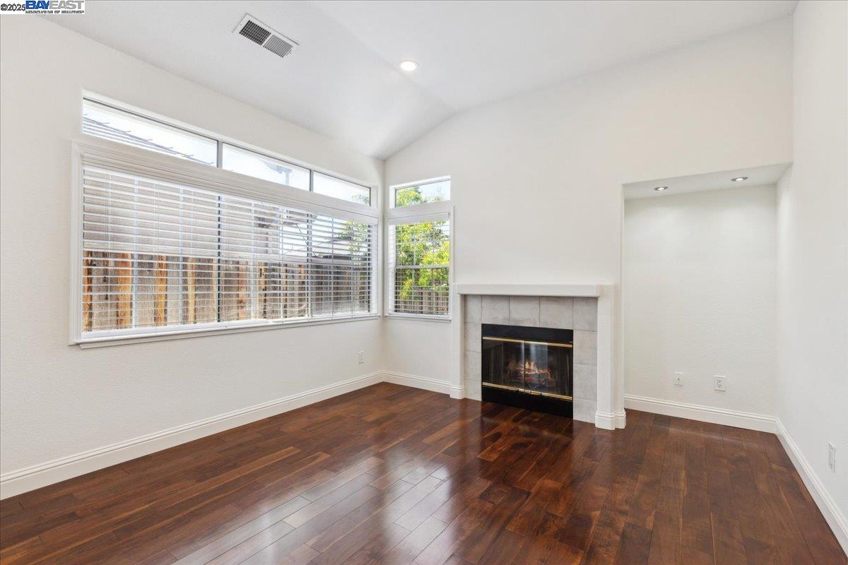 Detail Gallery Image 8 of 31 For 1914 Blackwood Cmn, Livermore,  CA 94551 - 3 Beds | 2 Baths