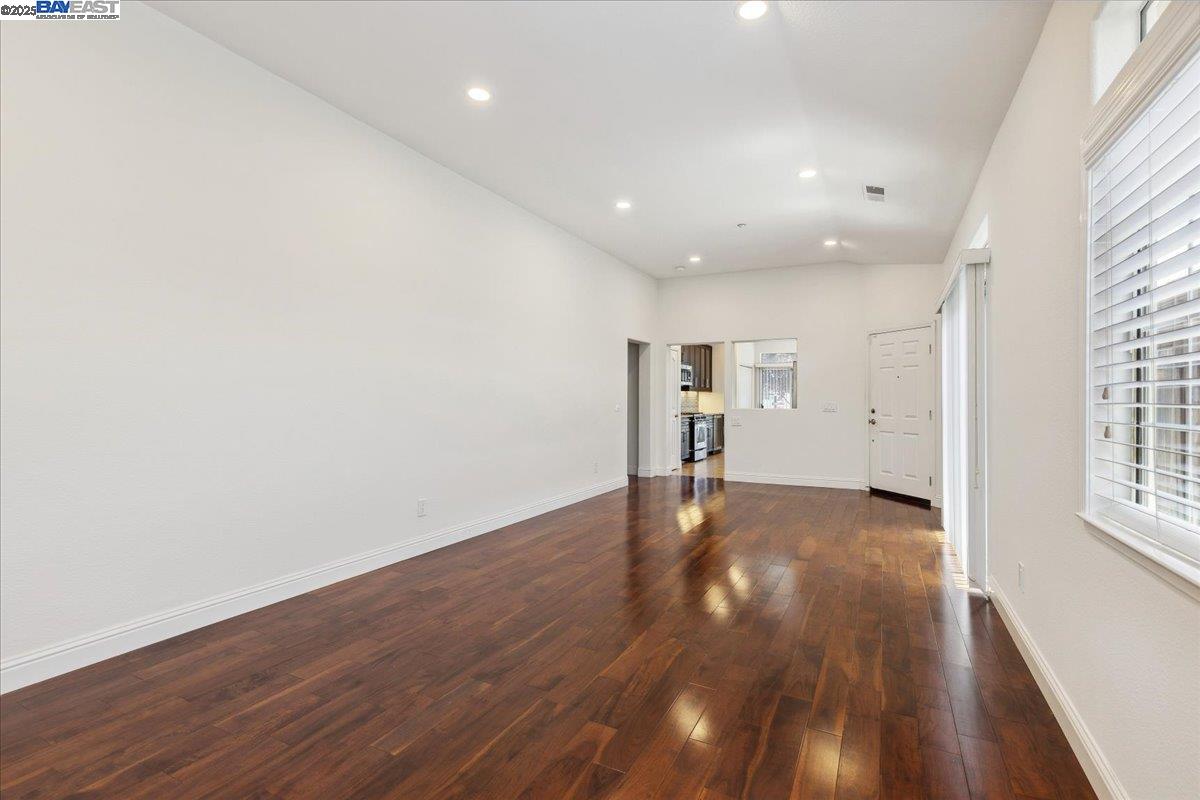 Detail Gallery Image 10 of 31 For 1914 Blackwood Cmn, Livermore,  CA 94551 - 3 Beds | 2 Baths