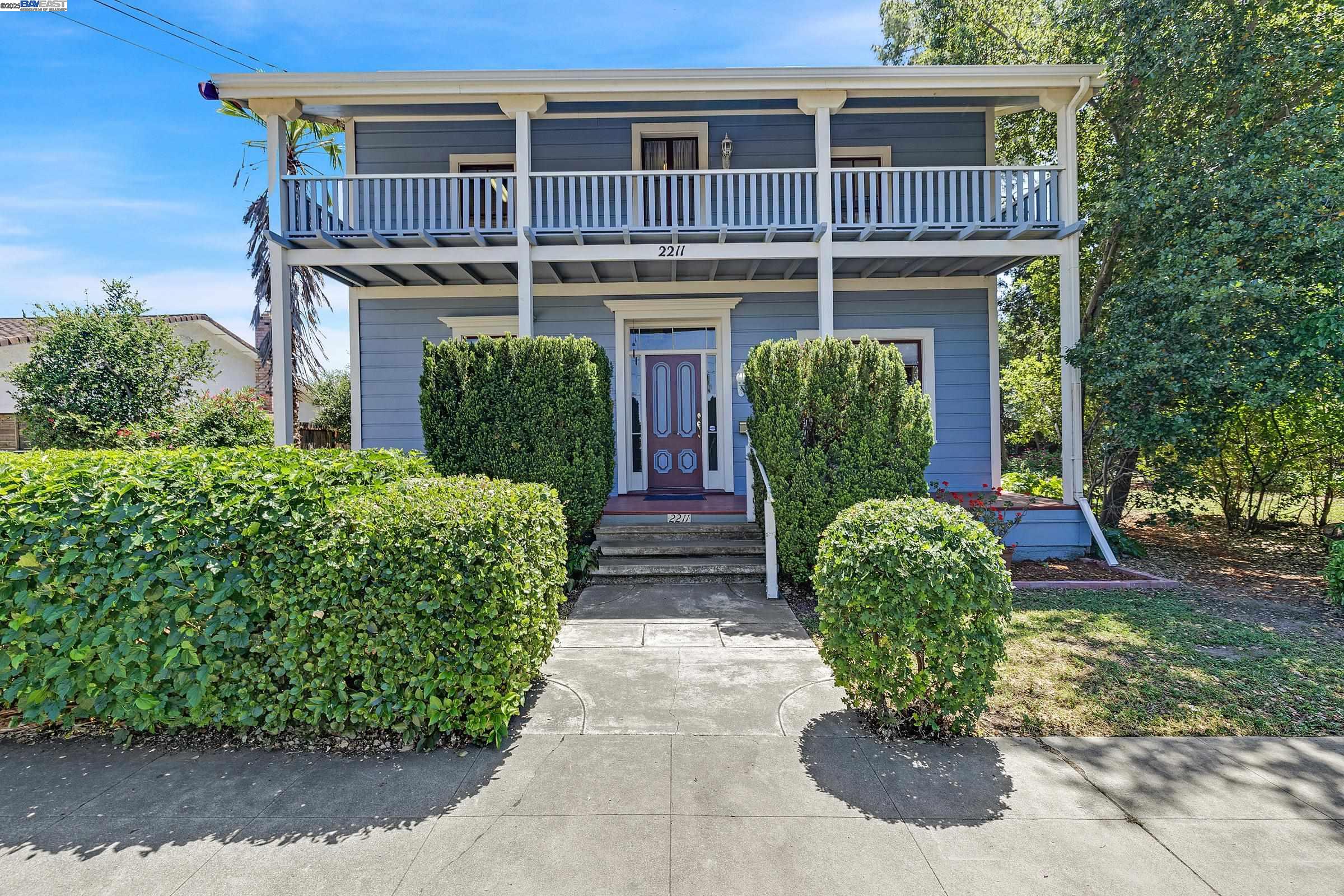 Detail Gallery Image 1 of 54 For 2211 College Avenue, Livermore,  CA 94550 - 6 Beds | 3 Baths