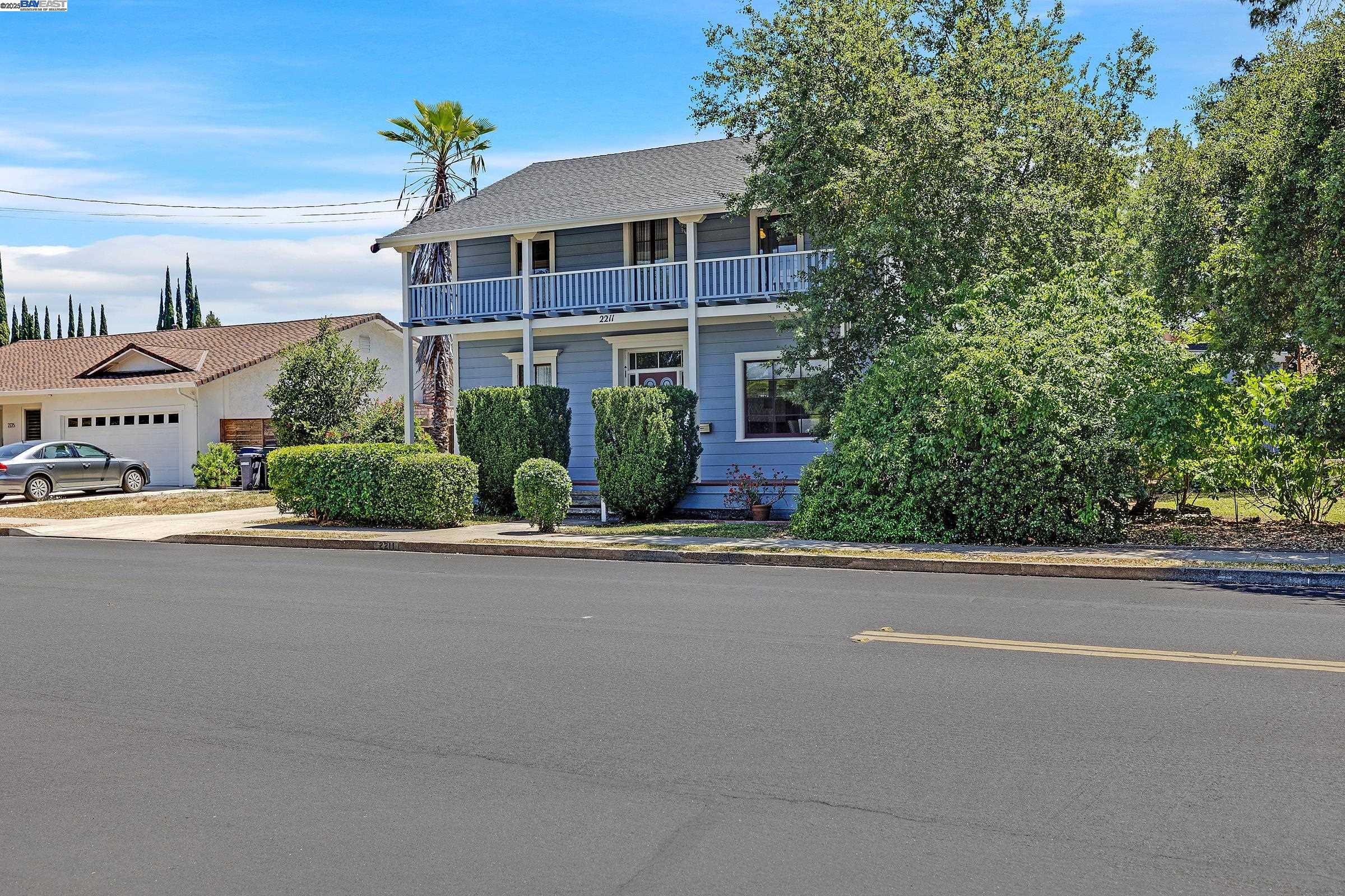 Detail Gallery Image 2 of 54 For 2211 College Avenue, Livermore,  CA 94550 - 6 Beds | 3 Baths