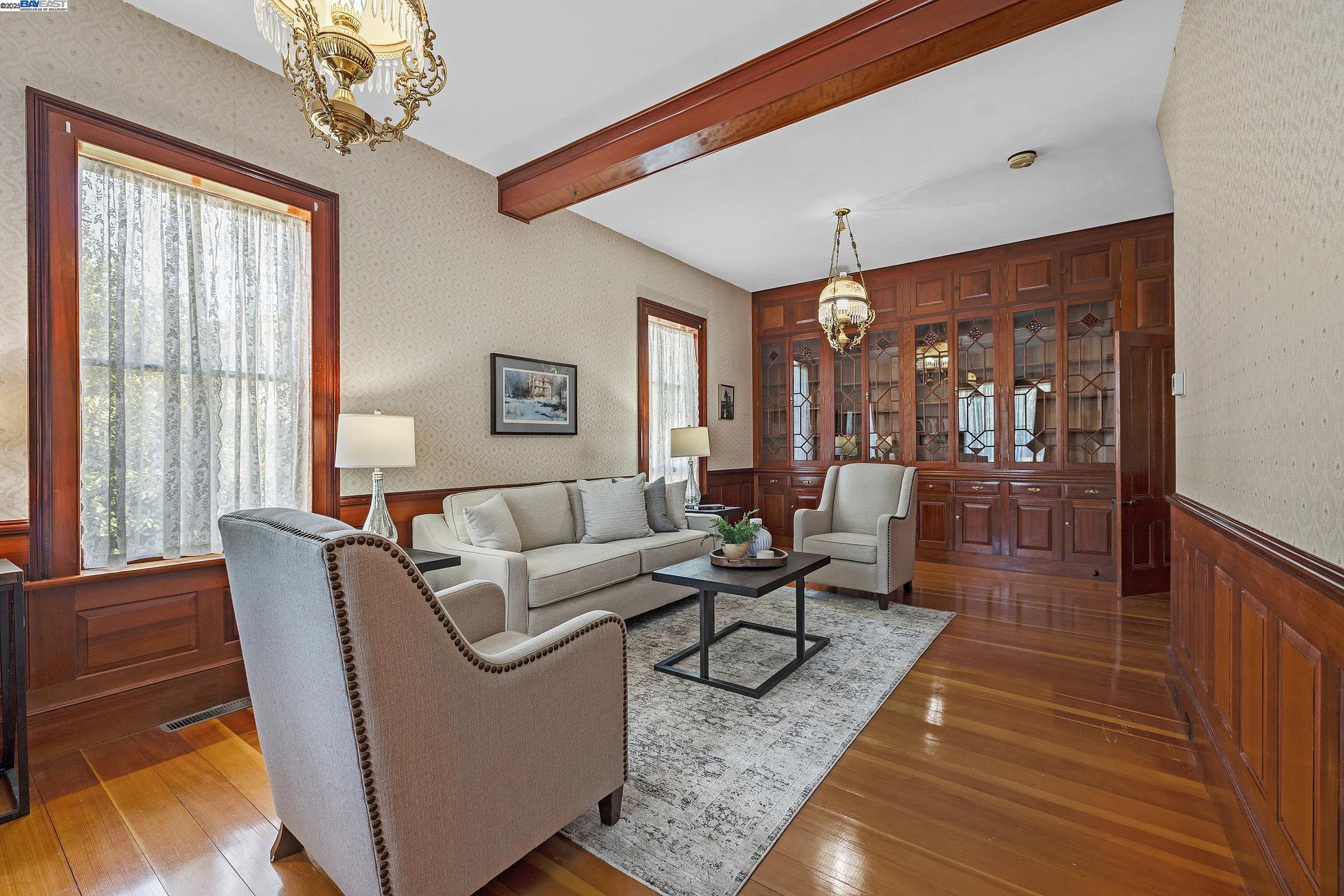 Detail Gallery Image 12 of 54 For 2211 College Avenue, Livermore,  CA 94550 - 6 Beds | 3 Baths