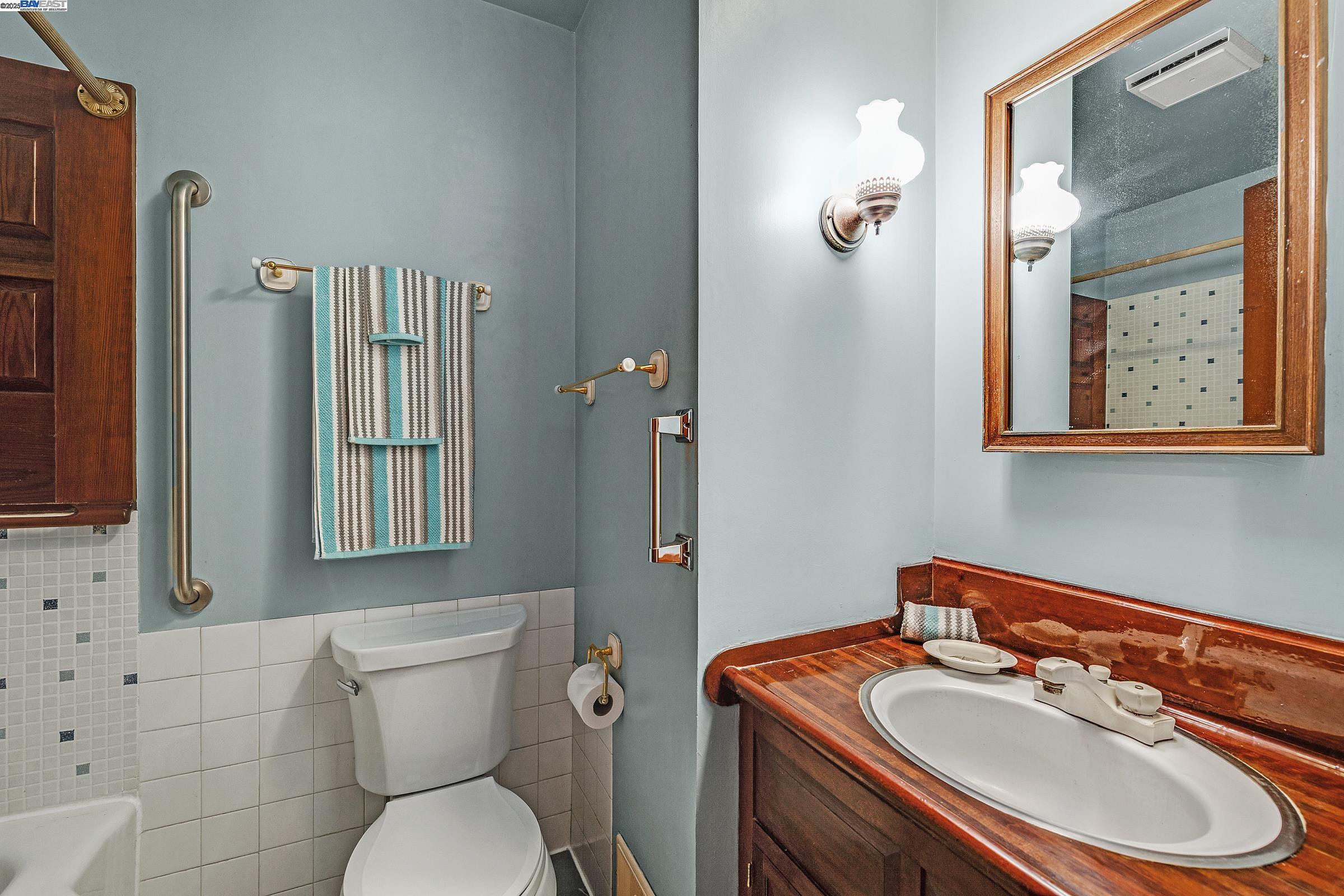 Detail Gallery Image 21 of 54 For 2211 College Avenue, Livermore,  CA 94550 - 6 Beds | 3 Baths